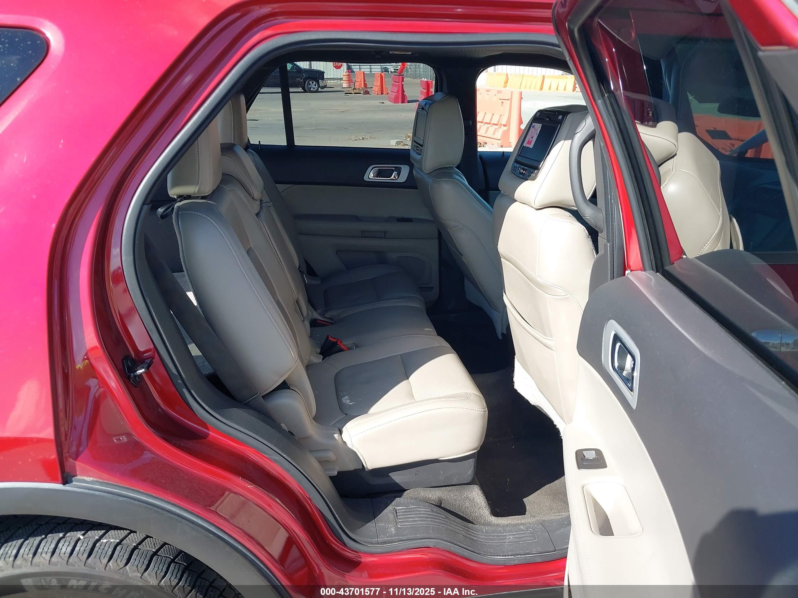 FORD EXPLORER image 8