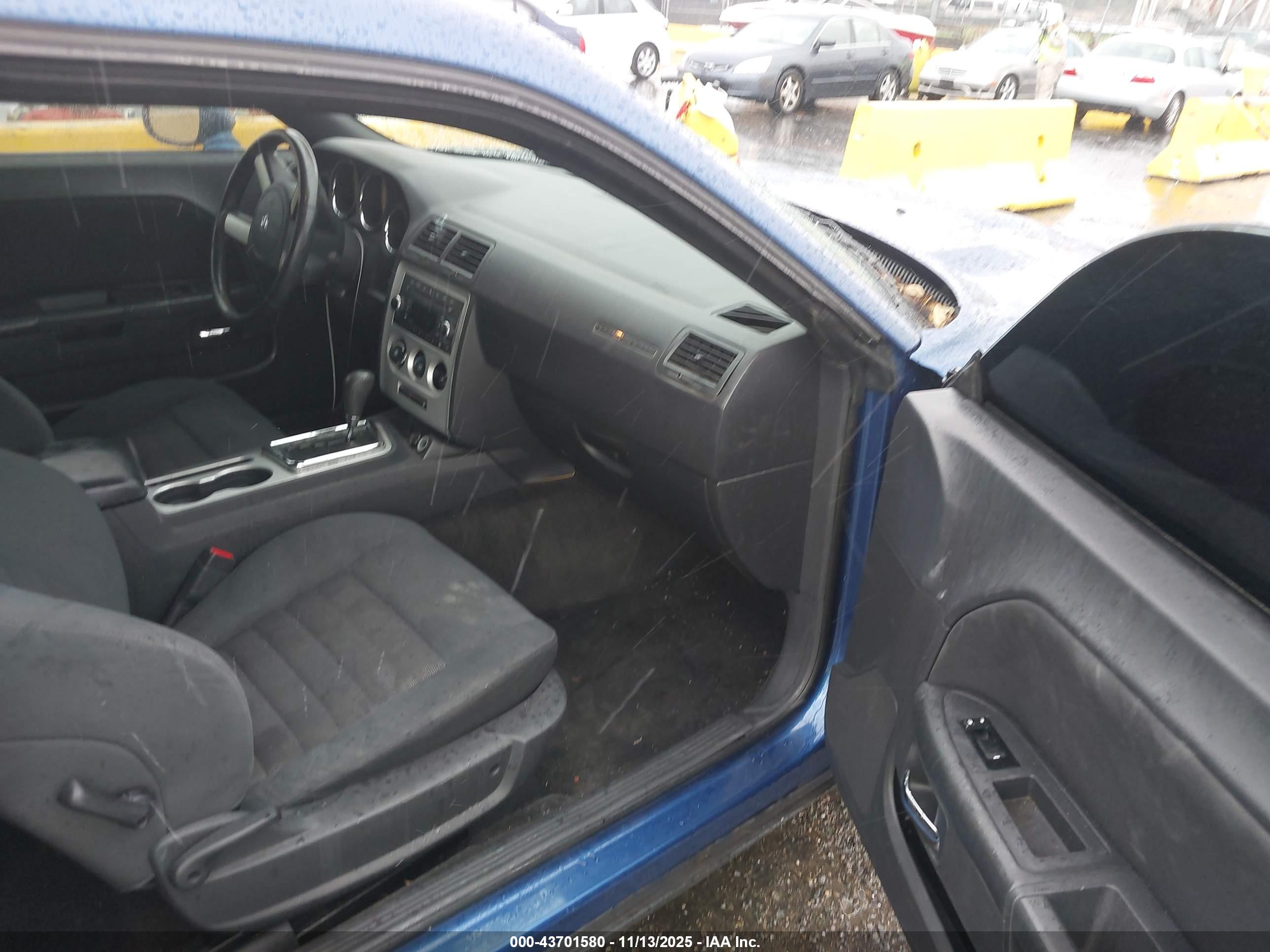 DODGE CHALLENGER image 5