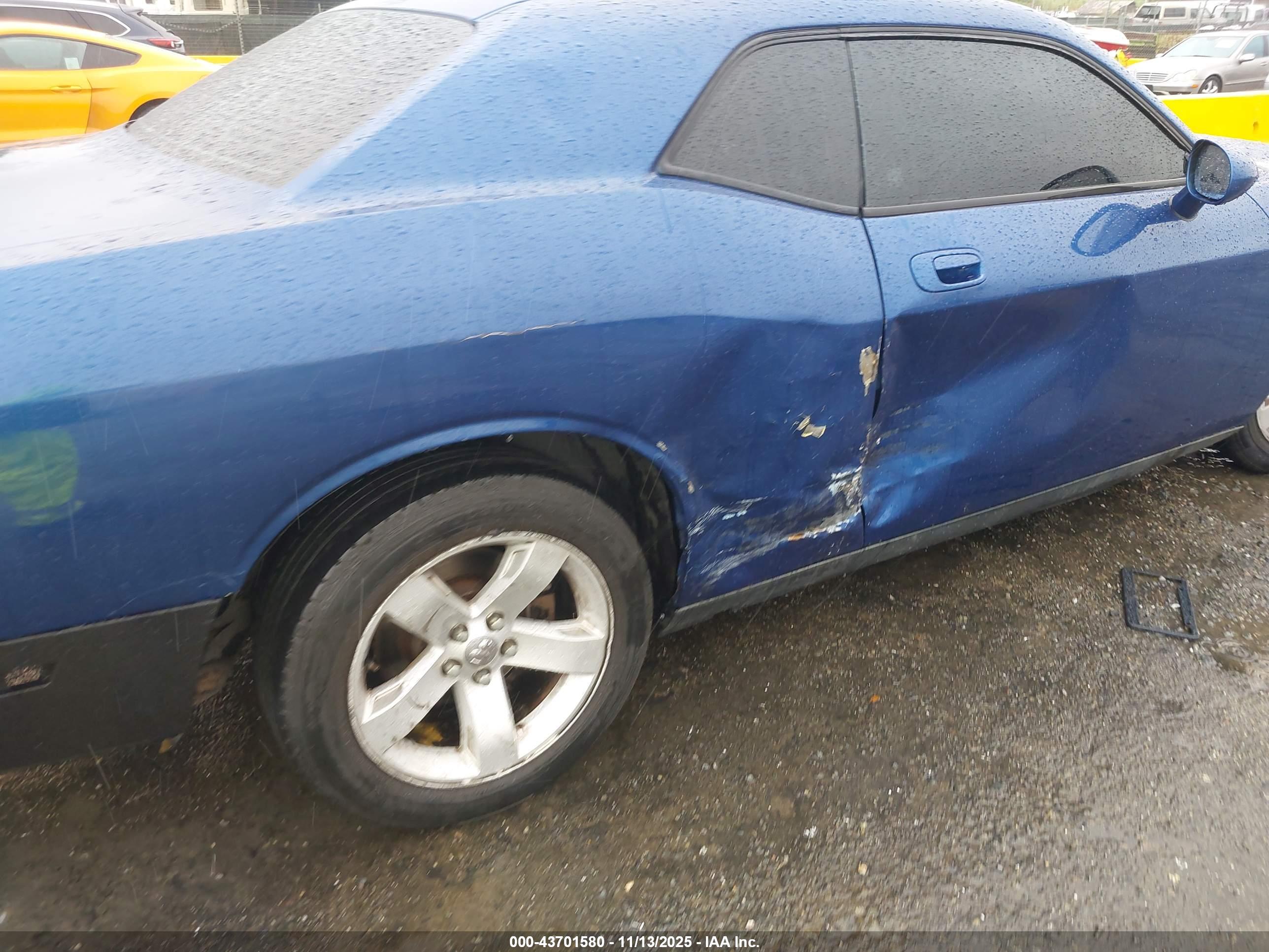 DODGE CHALLENGER image 6