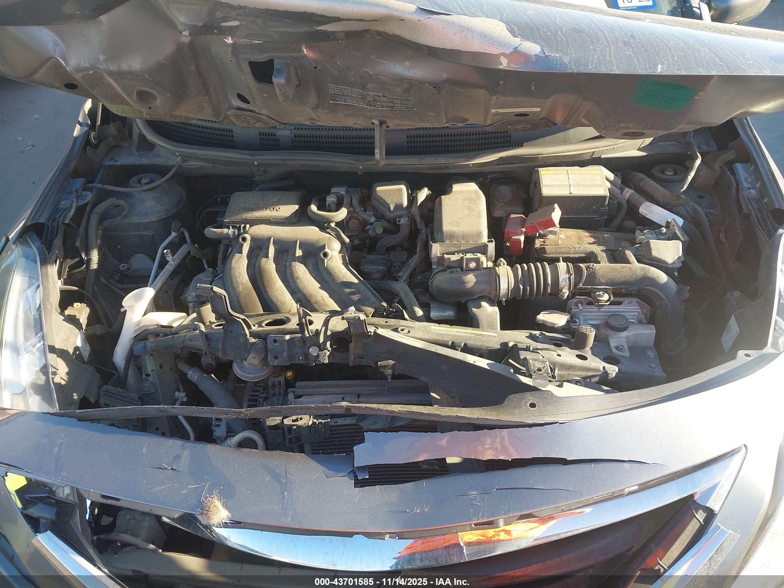 NISSAN VERSA image 10