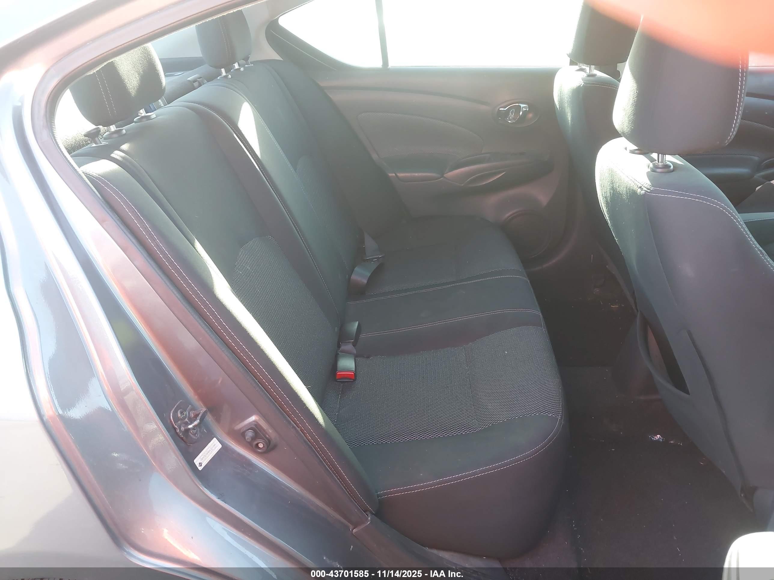 NISSAN VERSA image 8