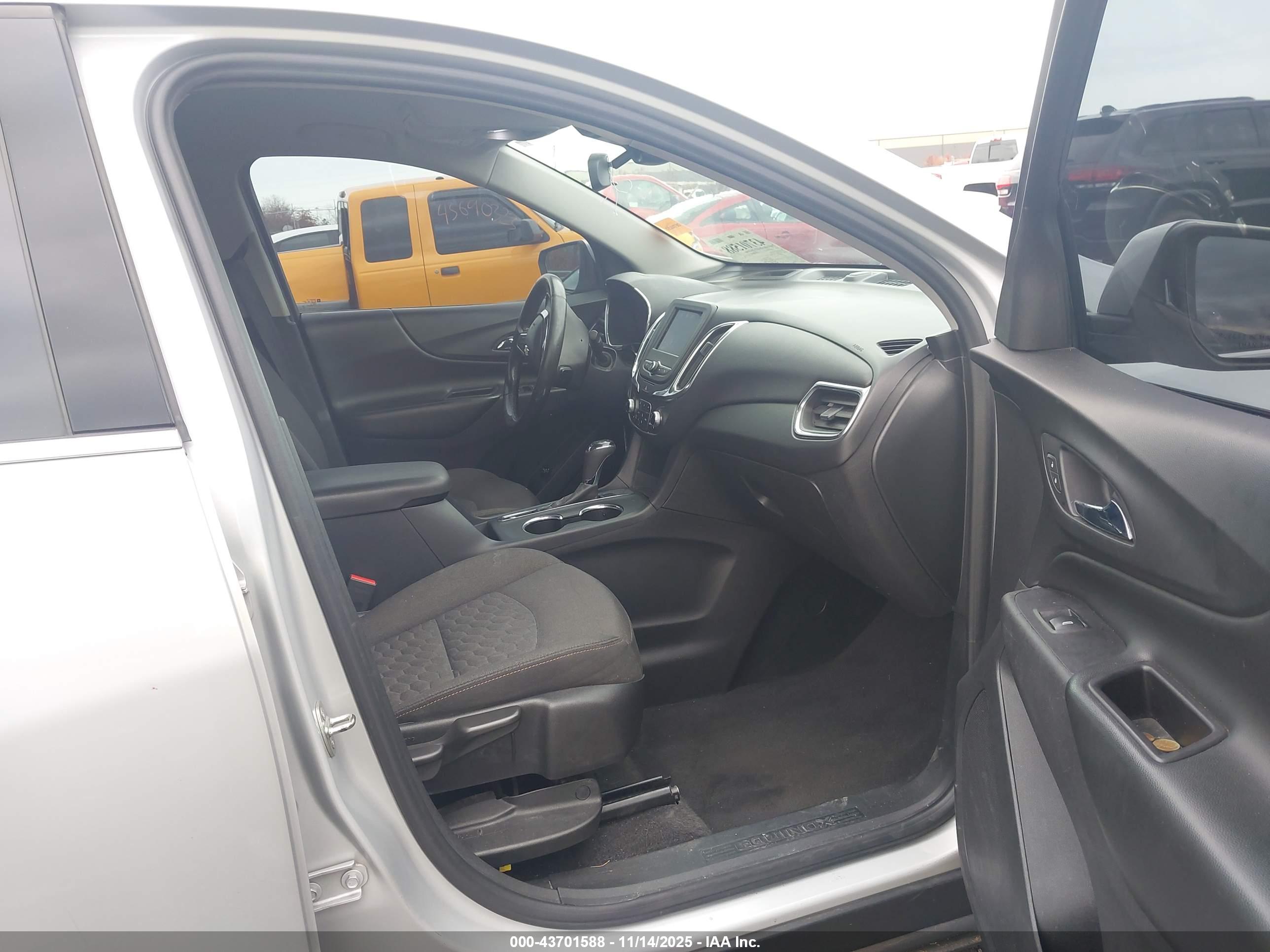 CHEVROLET EQUINOX image 5