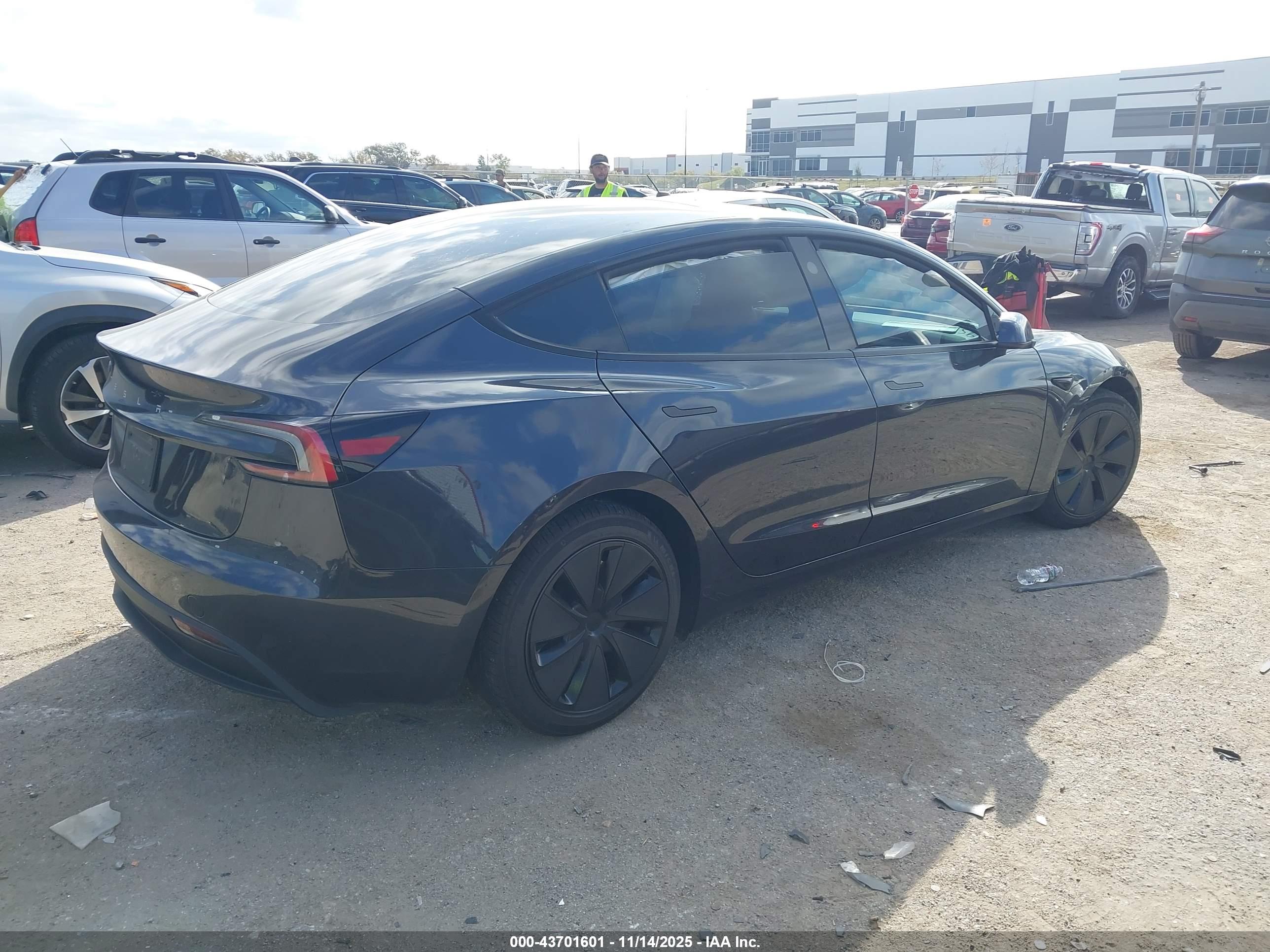 TESLA MODEL image 4