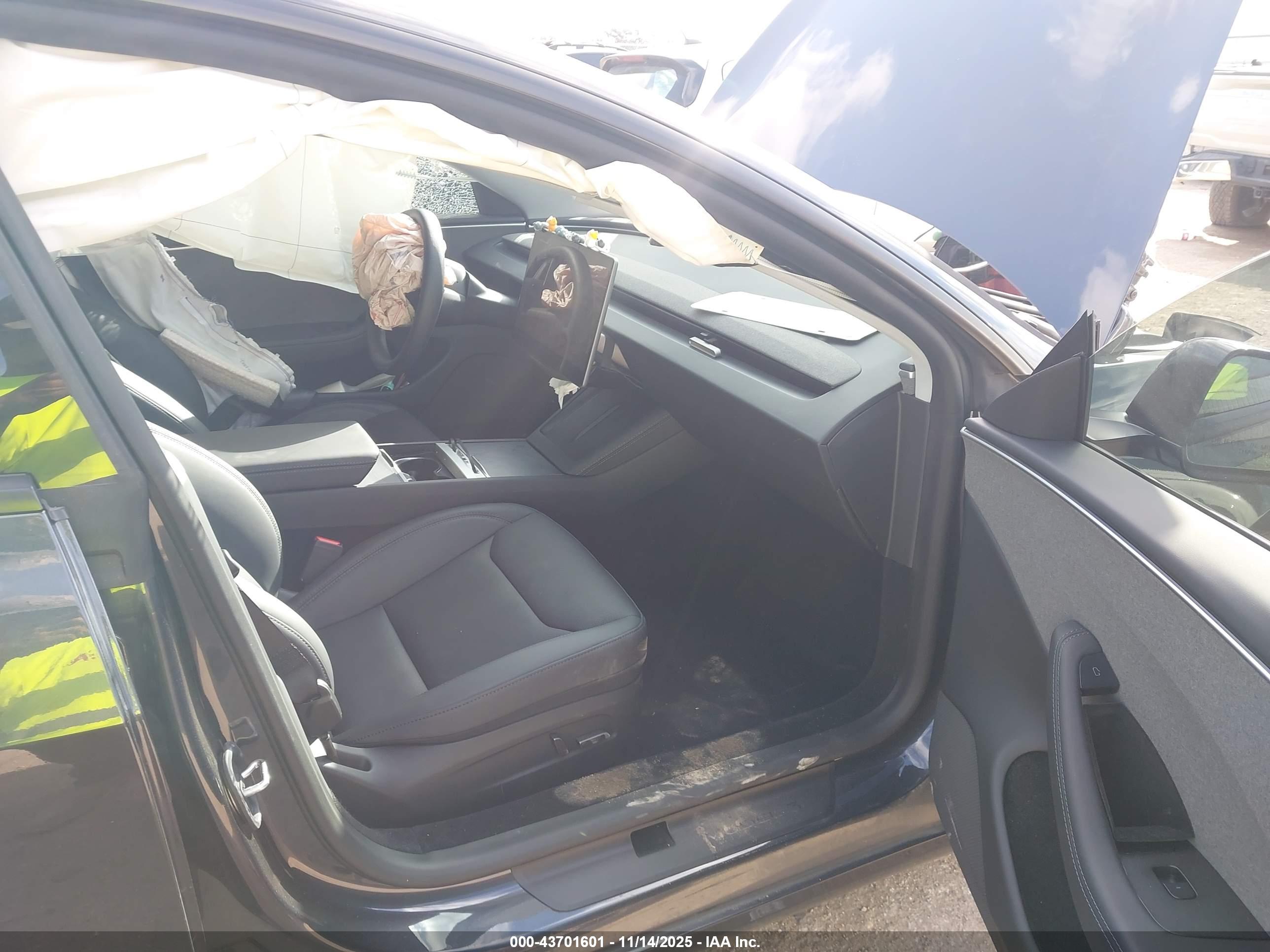 TESLA MODEL image 5