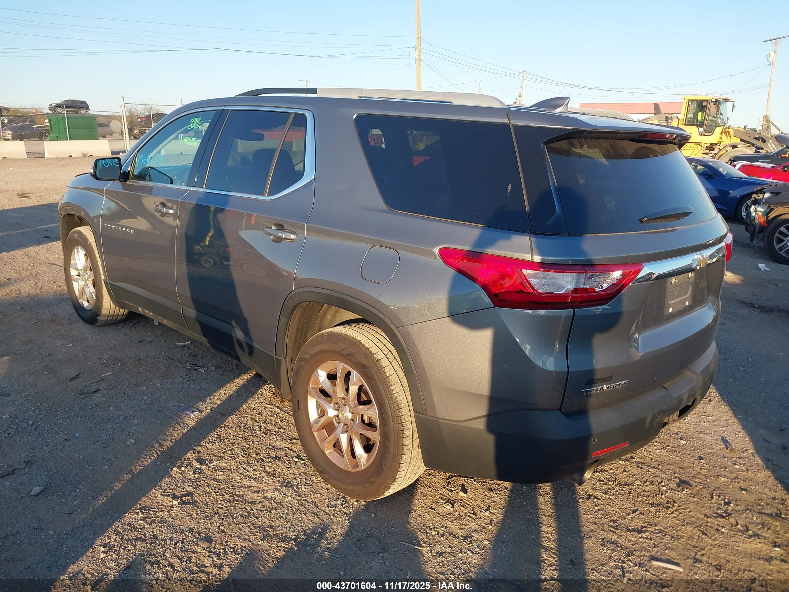 CHEVROLET TRAVERSE image 3