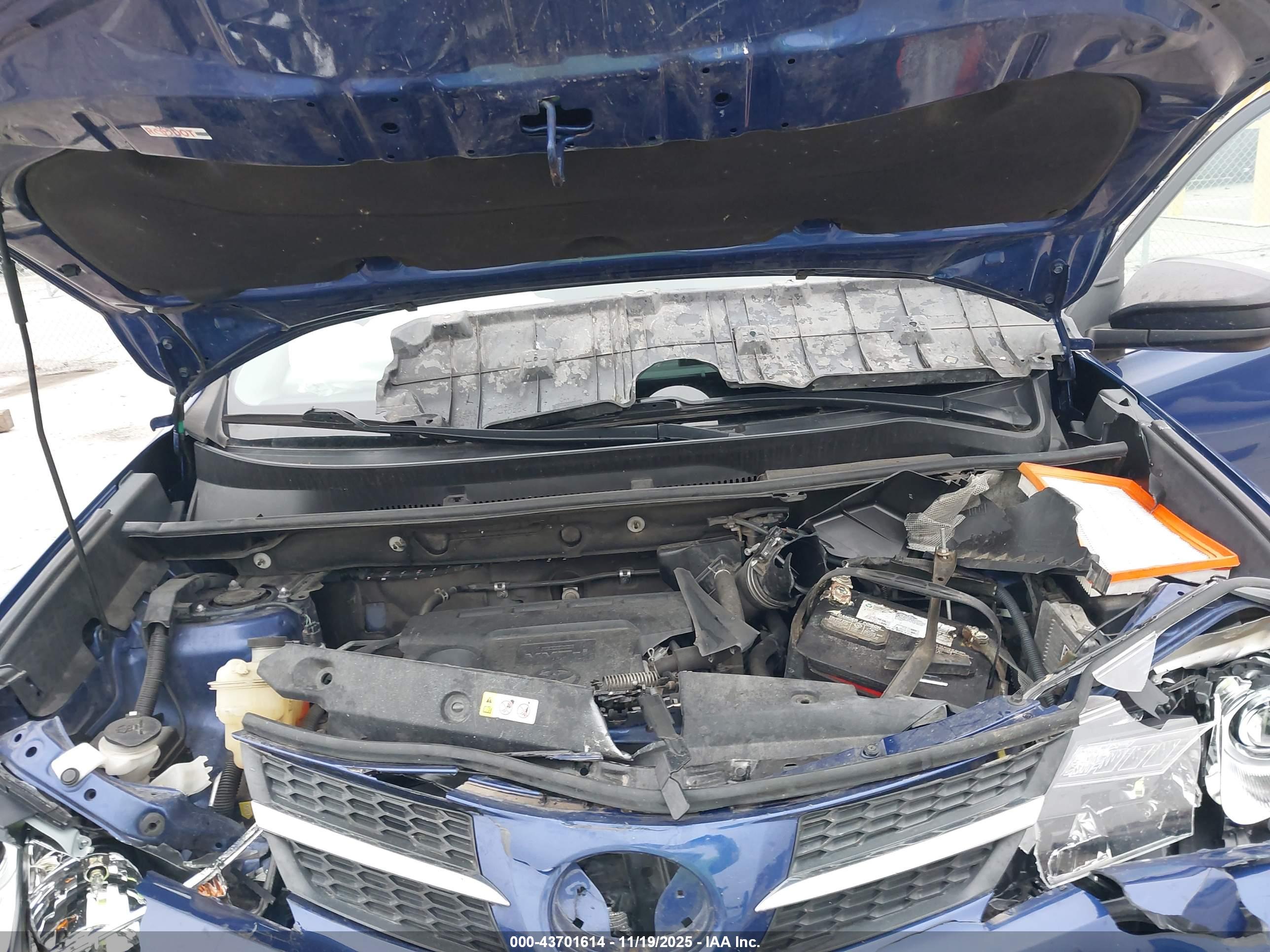 TOYOTA RAV4 image 10