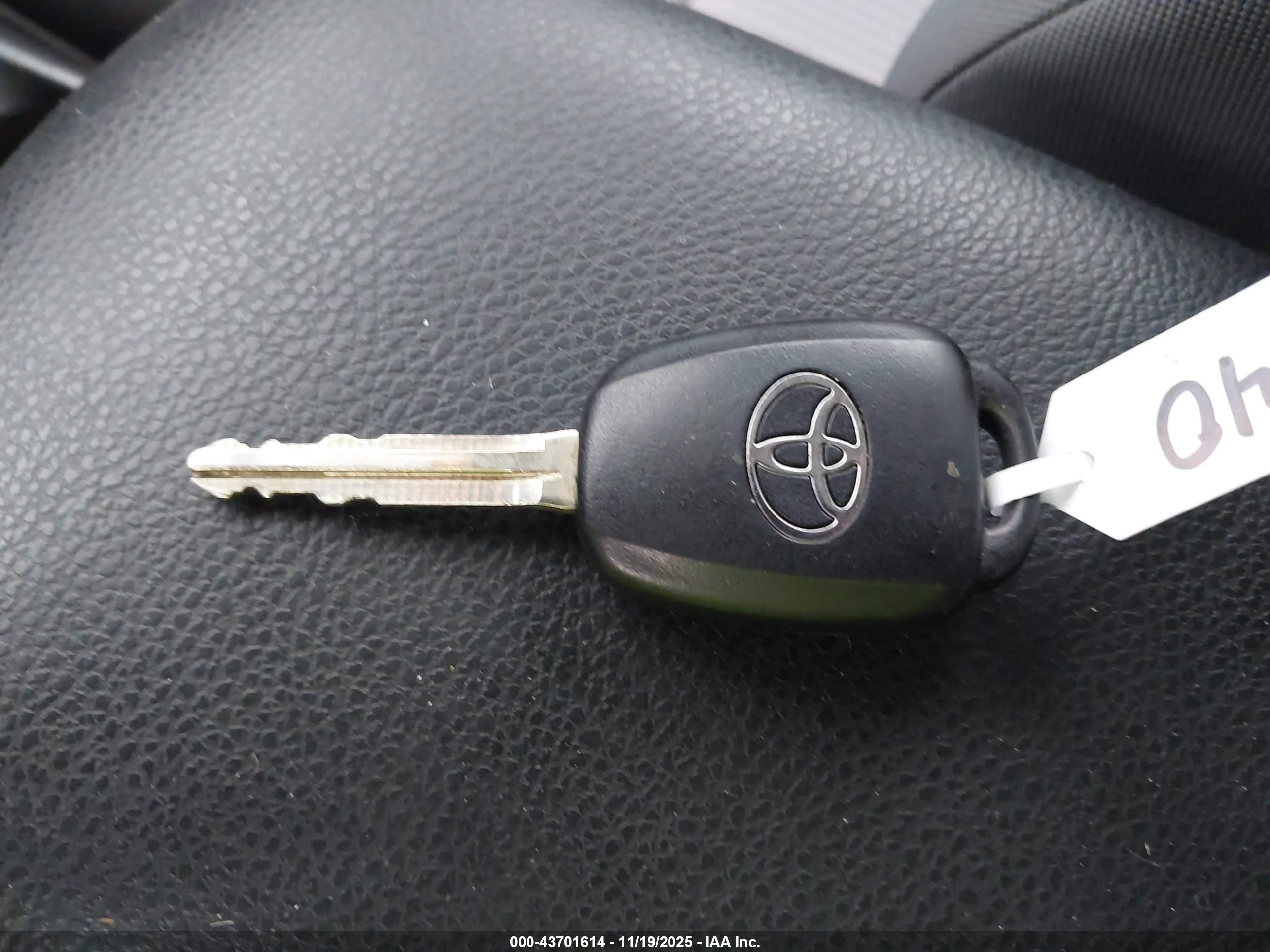 TOYOTA RAV4 image 11
