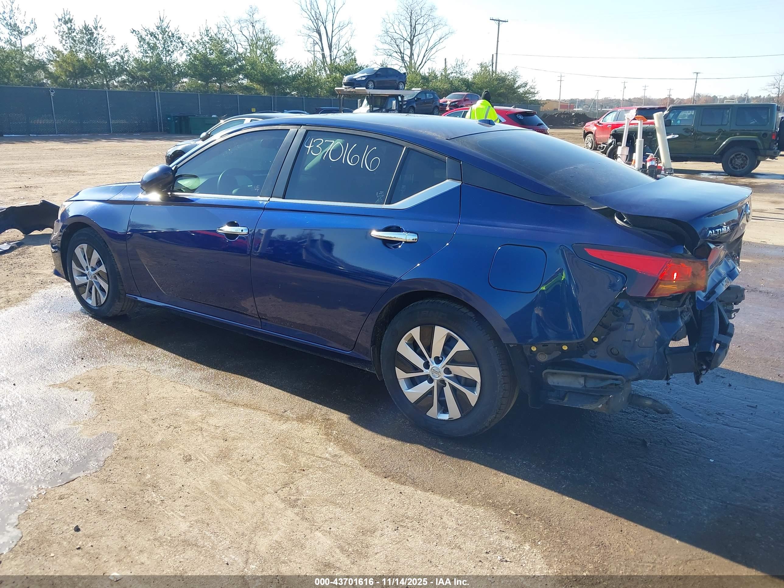 NISSAN ALTIMA image 3