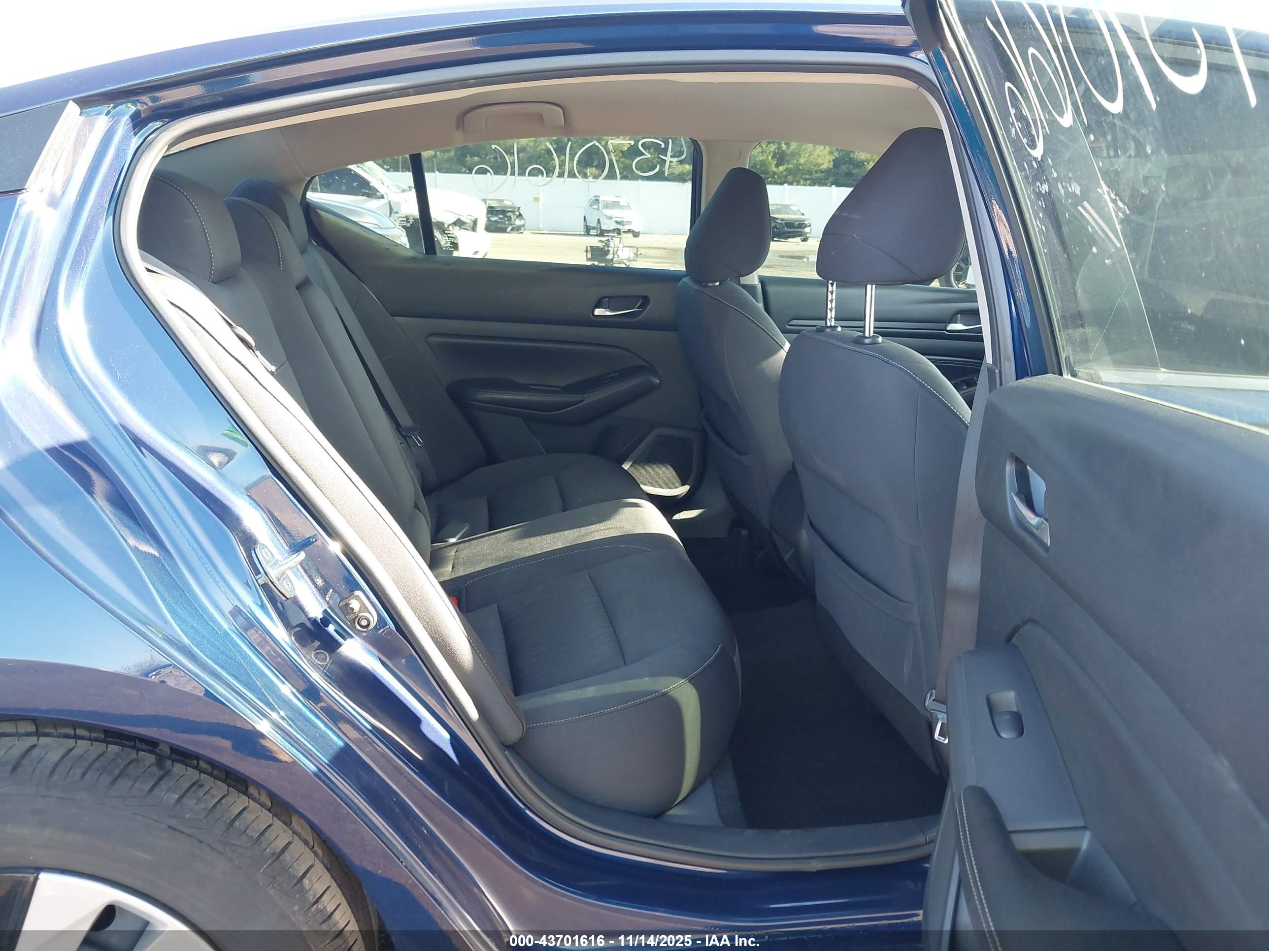 NISSAN ALTIMA image 8