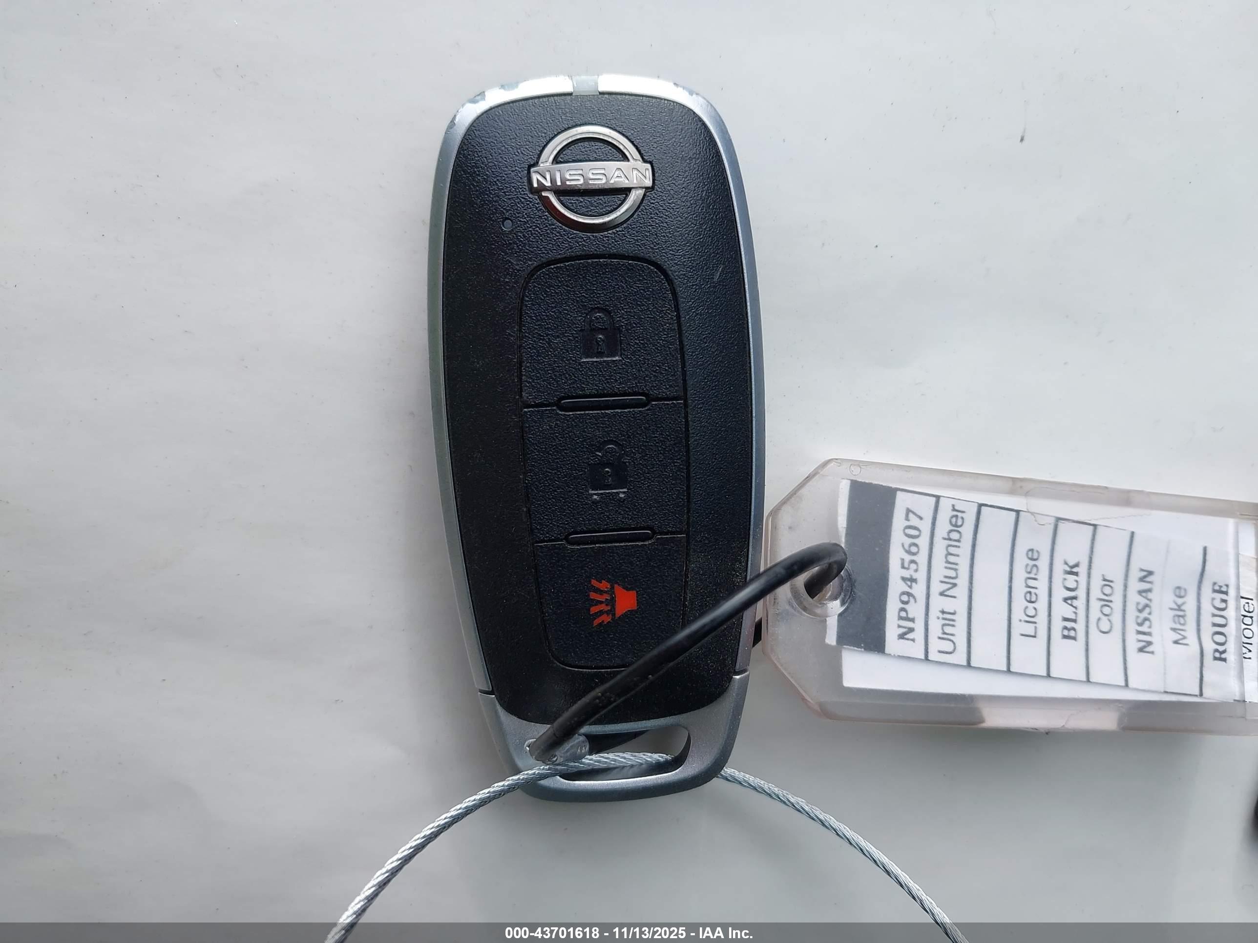NISSAN ROGUE image 11