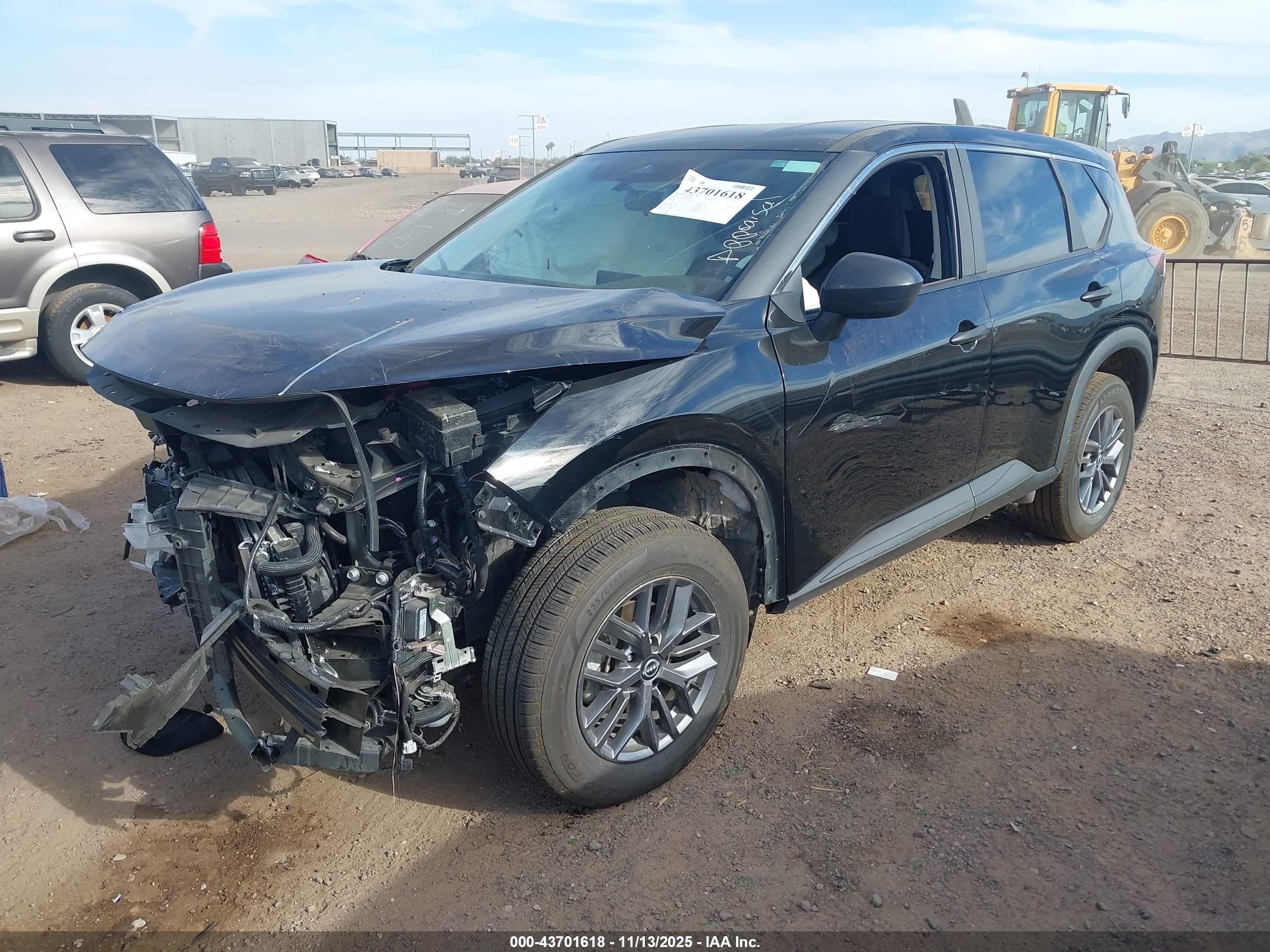 NISSAN ROGUE image 2