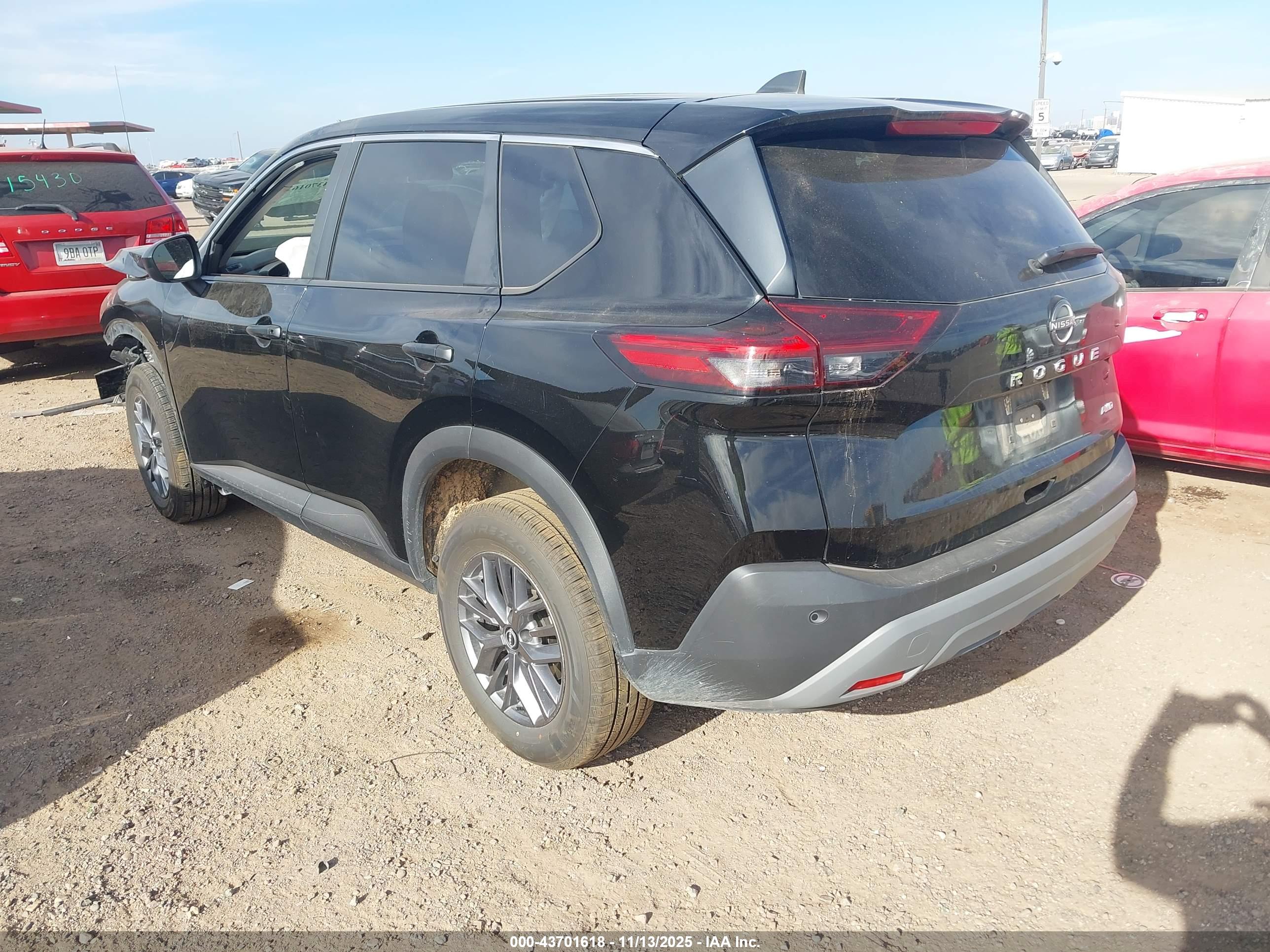 NISSAN ROGUE image 3