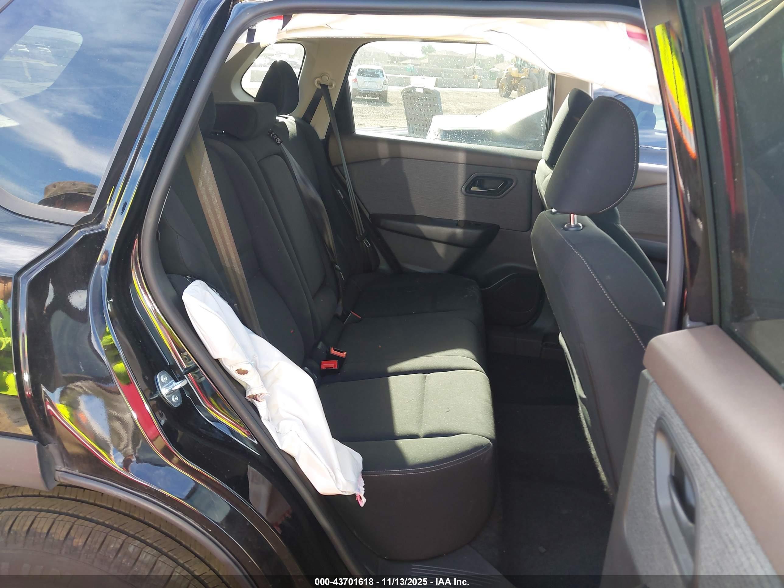 NISSAN ROGUE image 8