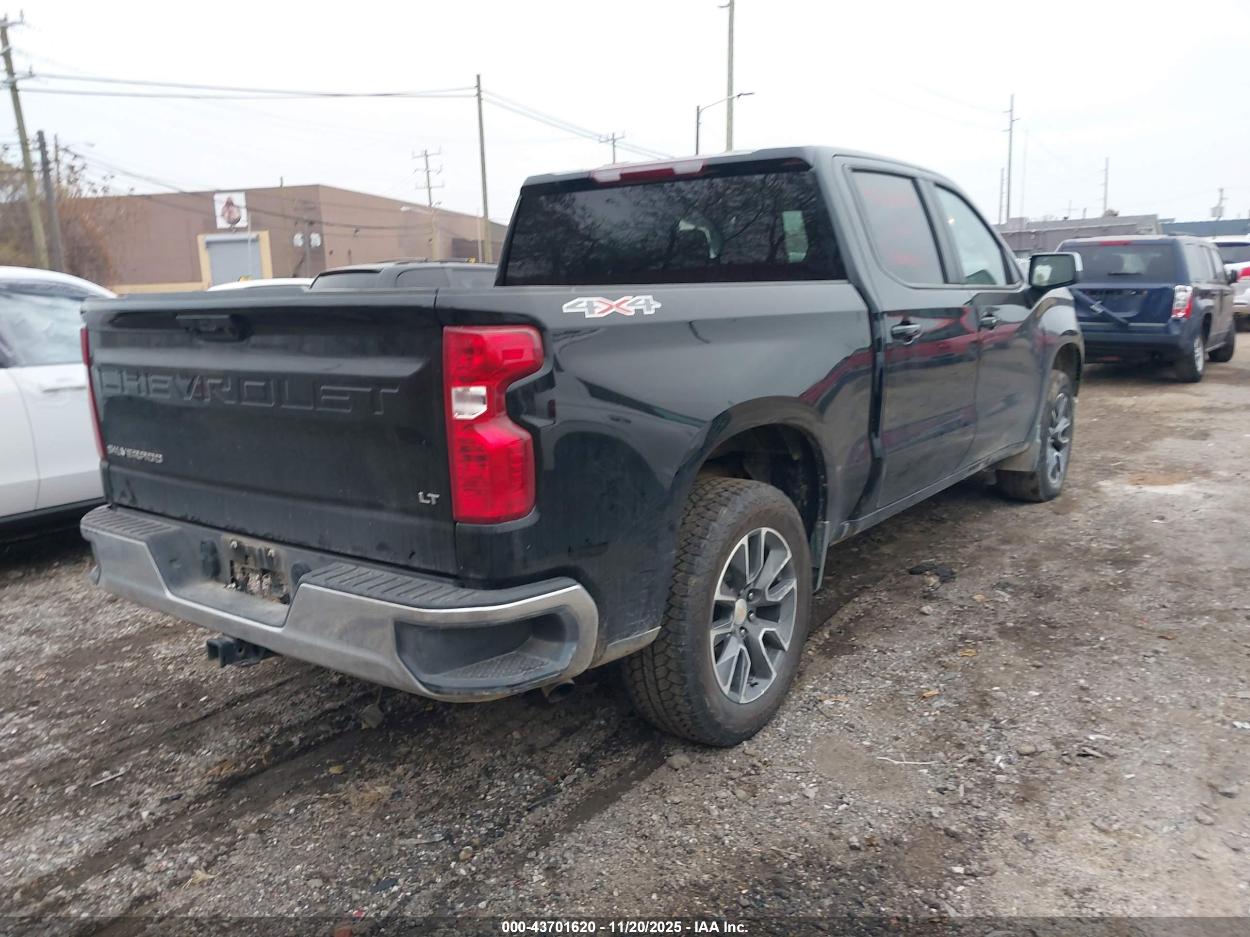 CHEVROLET SILVERADO image 4