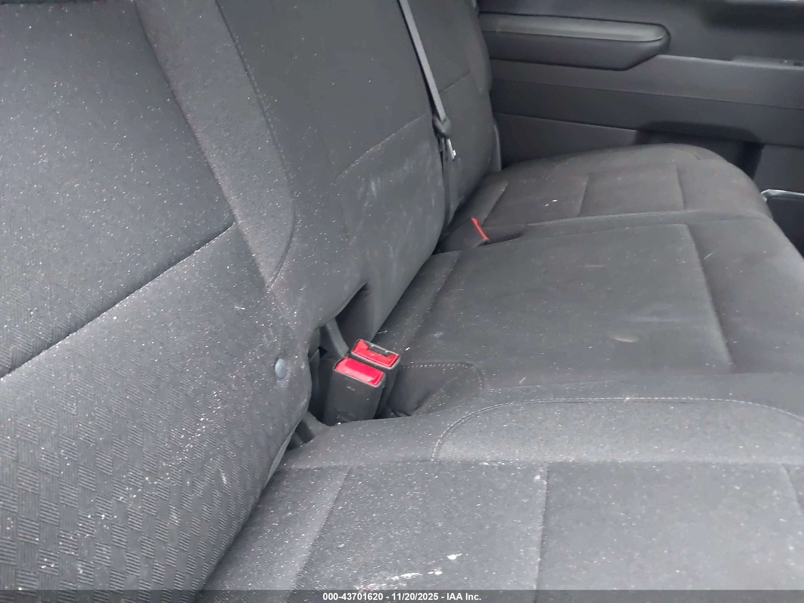 CHEVROLET SILVERADO image 8
