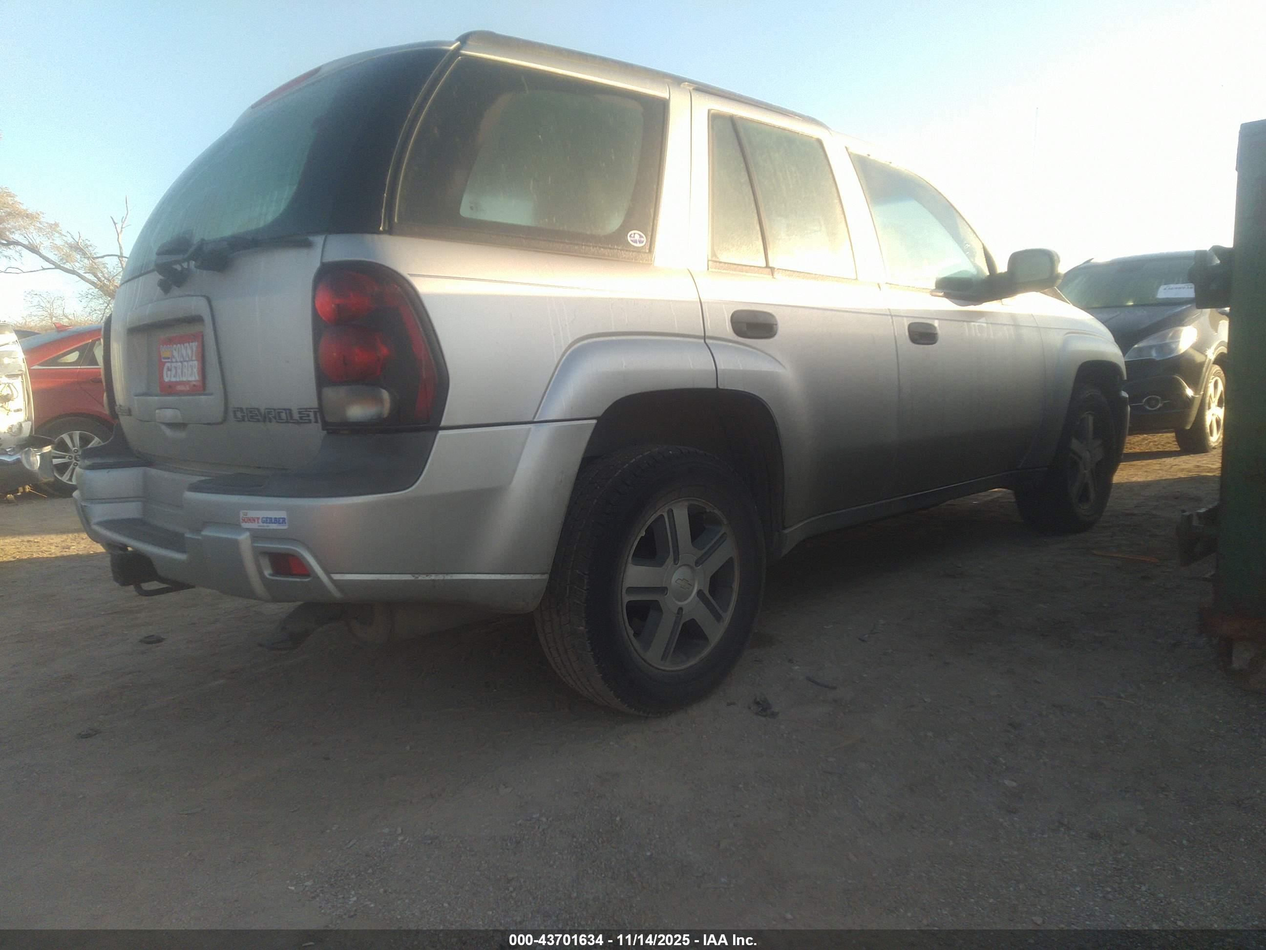 CHEVROLET TRAILBLAZER image 4