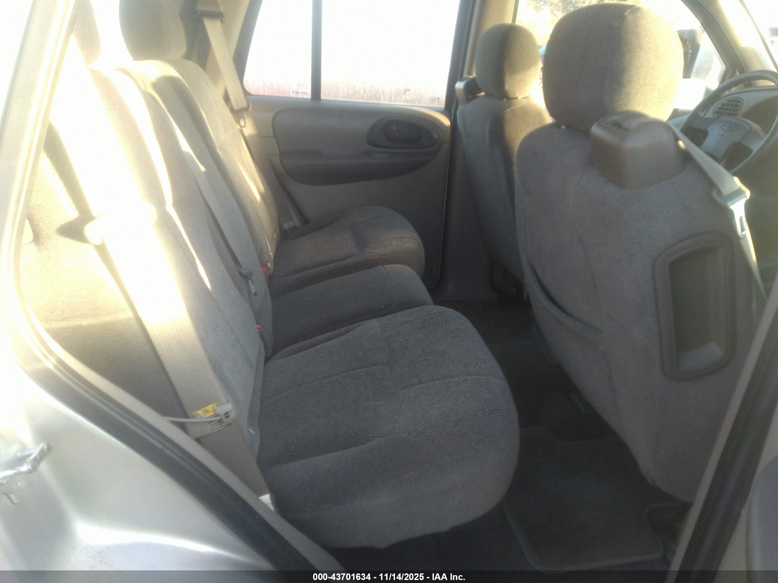 CHEVROLET TRAILBLAZER image 8