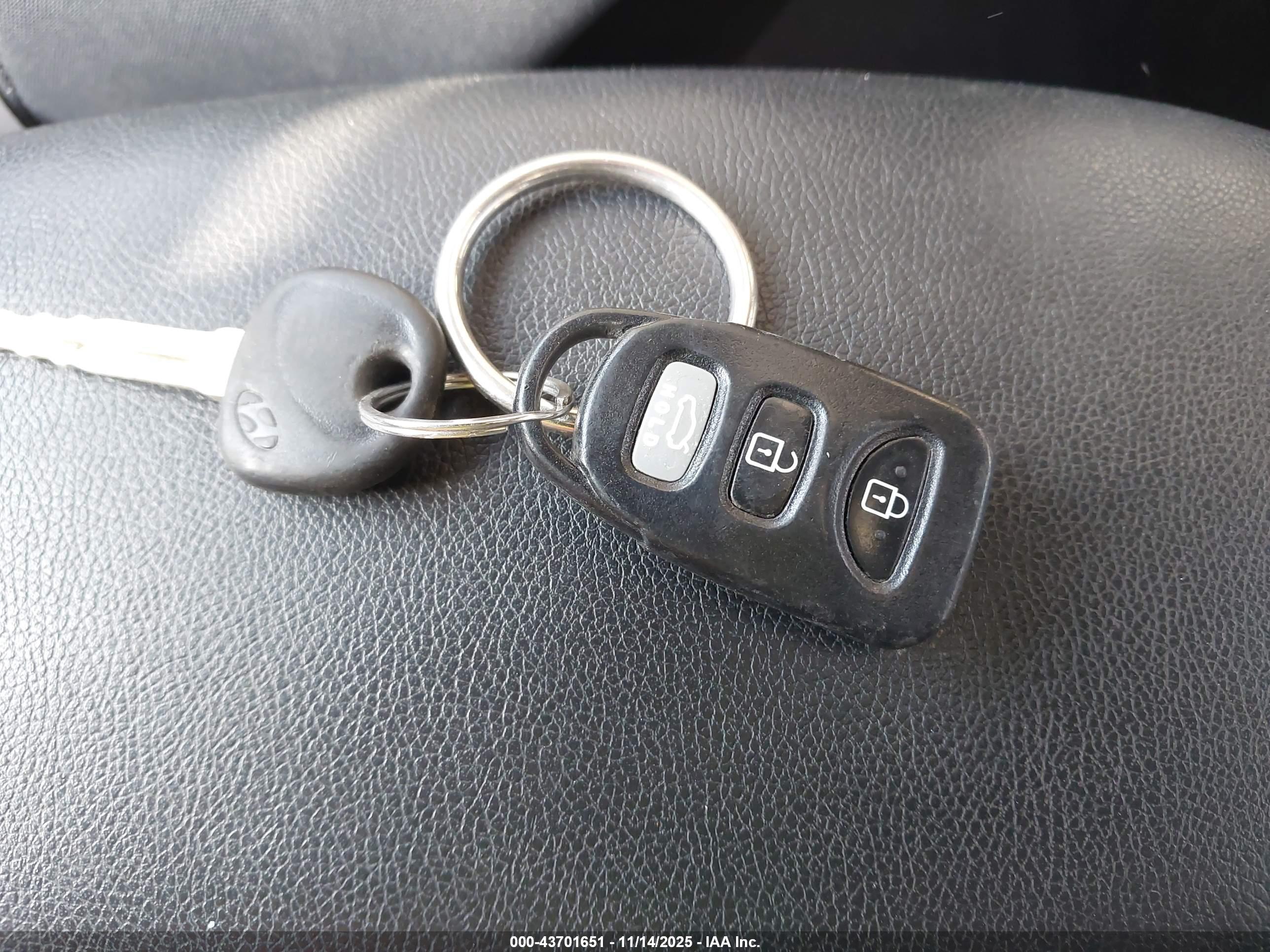 HYUNDAI ELANTRA image 11