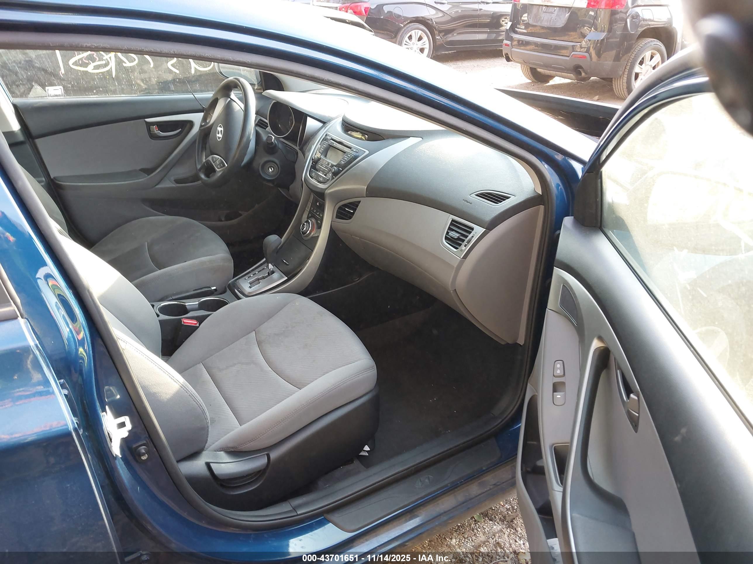 HYUNDAI ELANTRA image 5