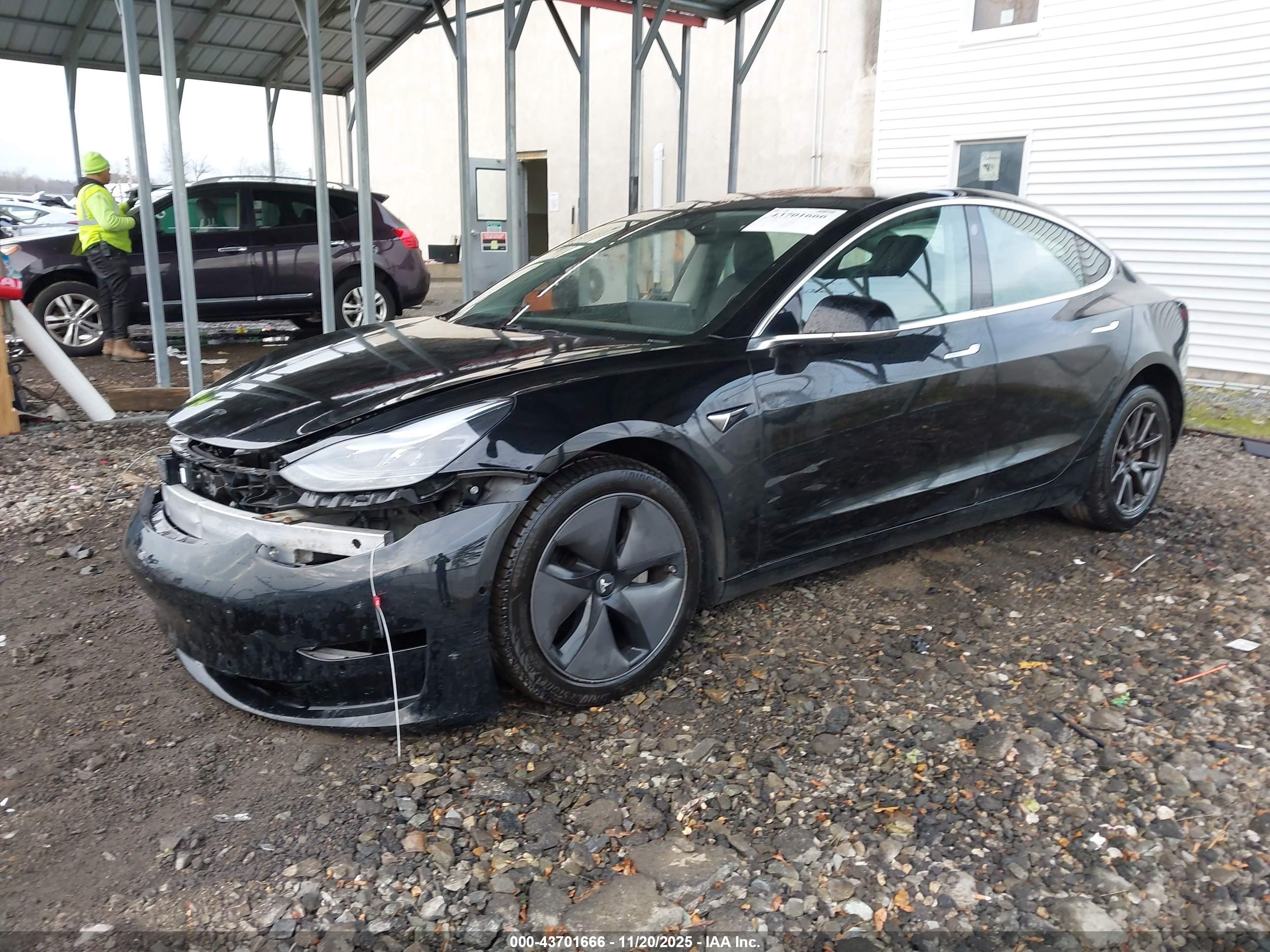 TESLA MODEL image 2