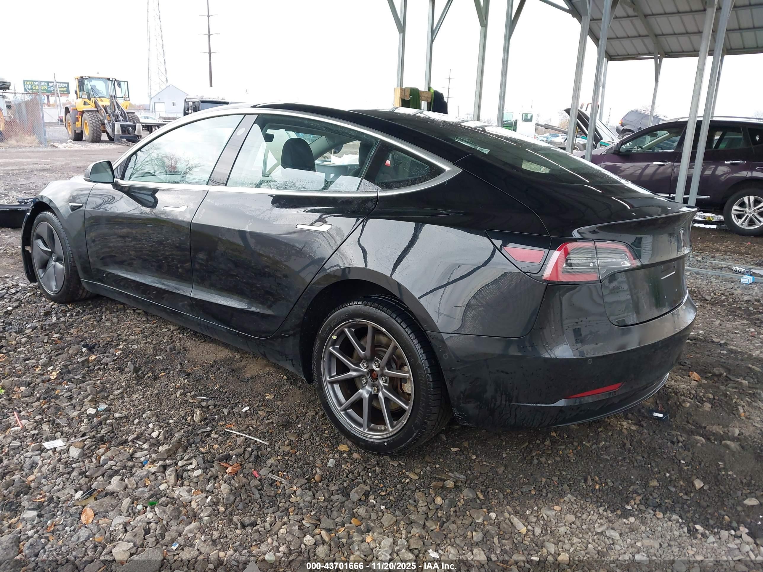 TESLA MODEL image 3