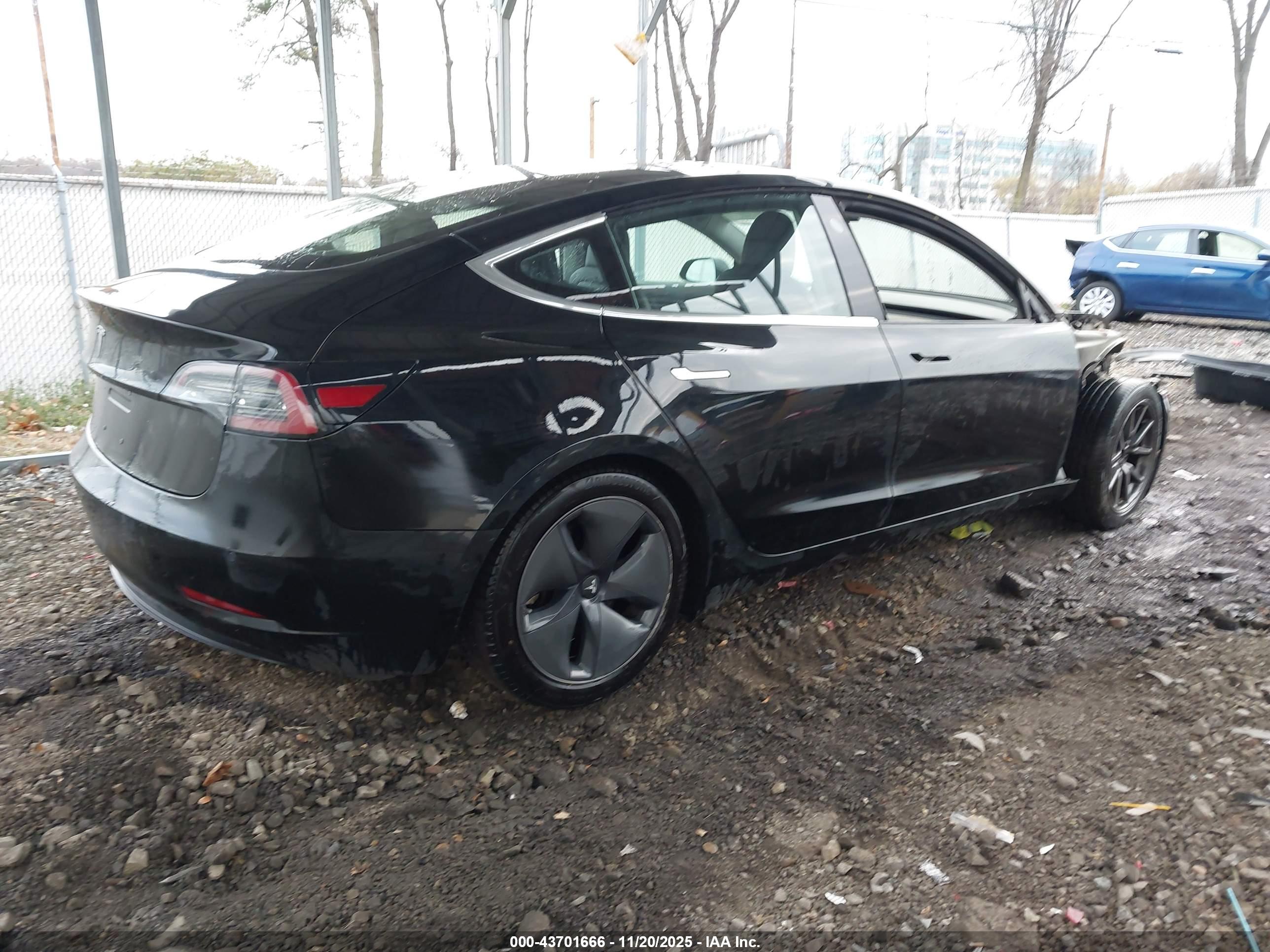 TESLA MODEL image 4