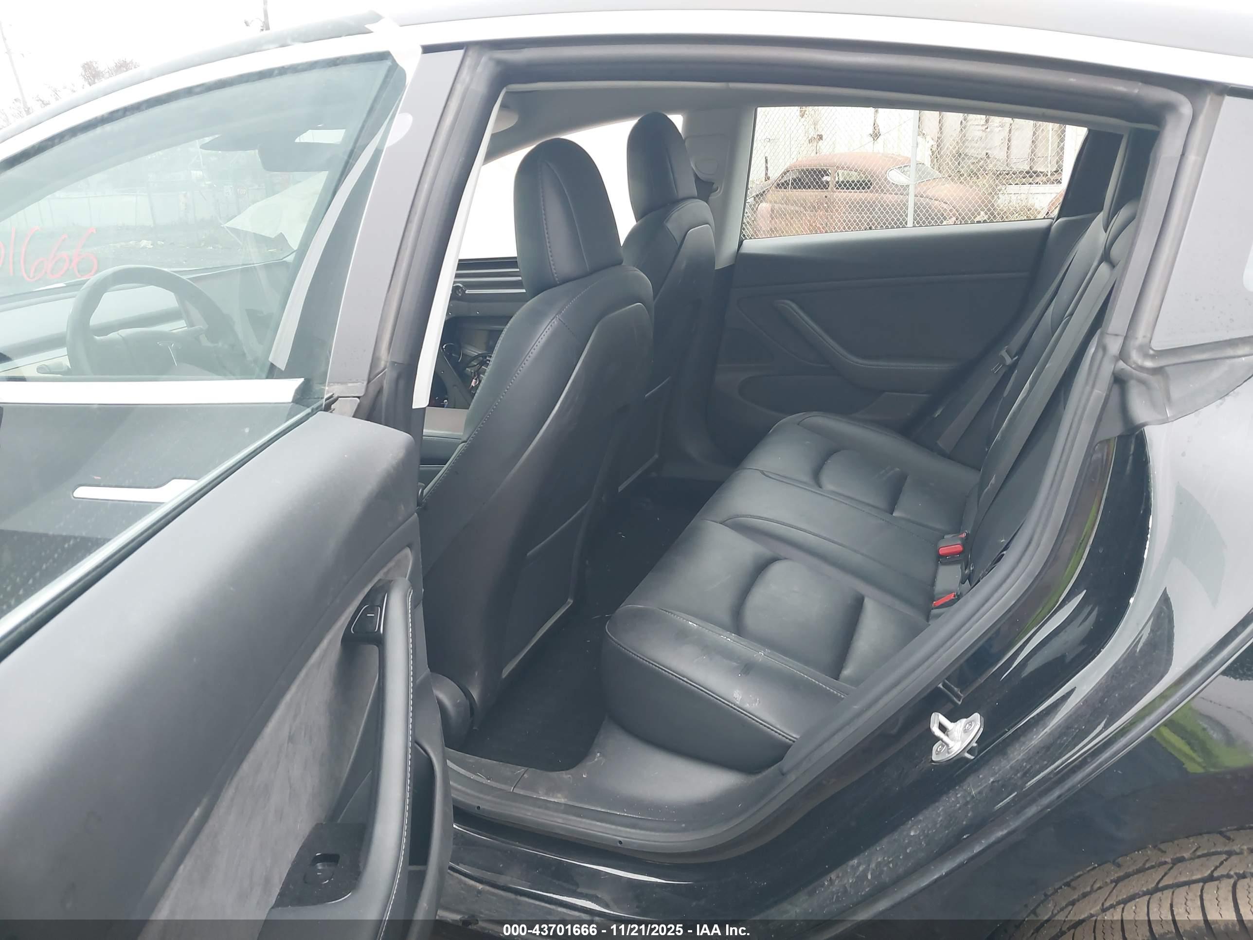 TESLA MODEL image 8