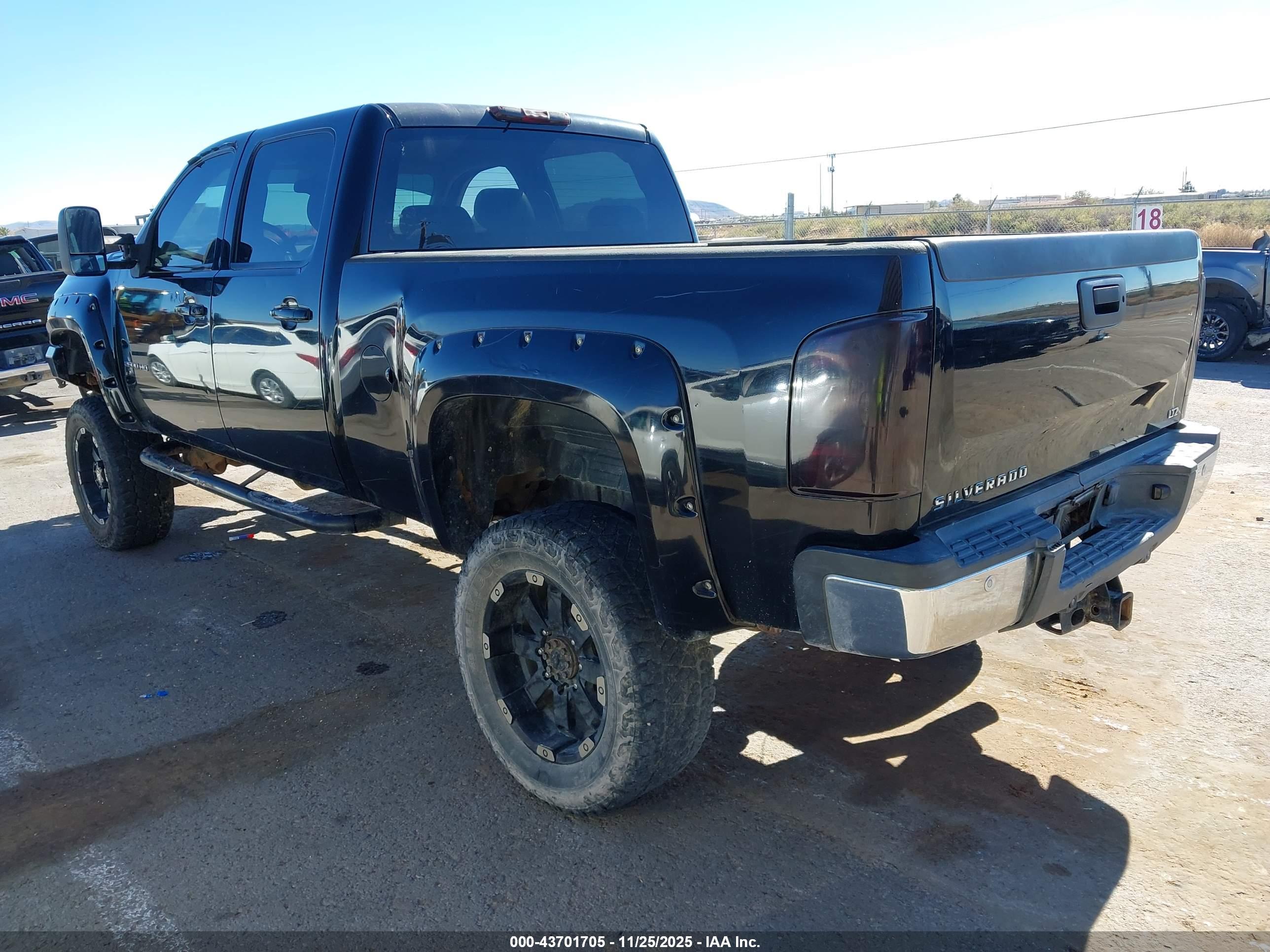 CHEVROLET SILVERADO image 3