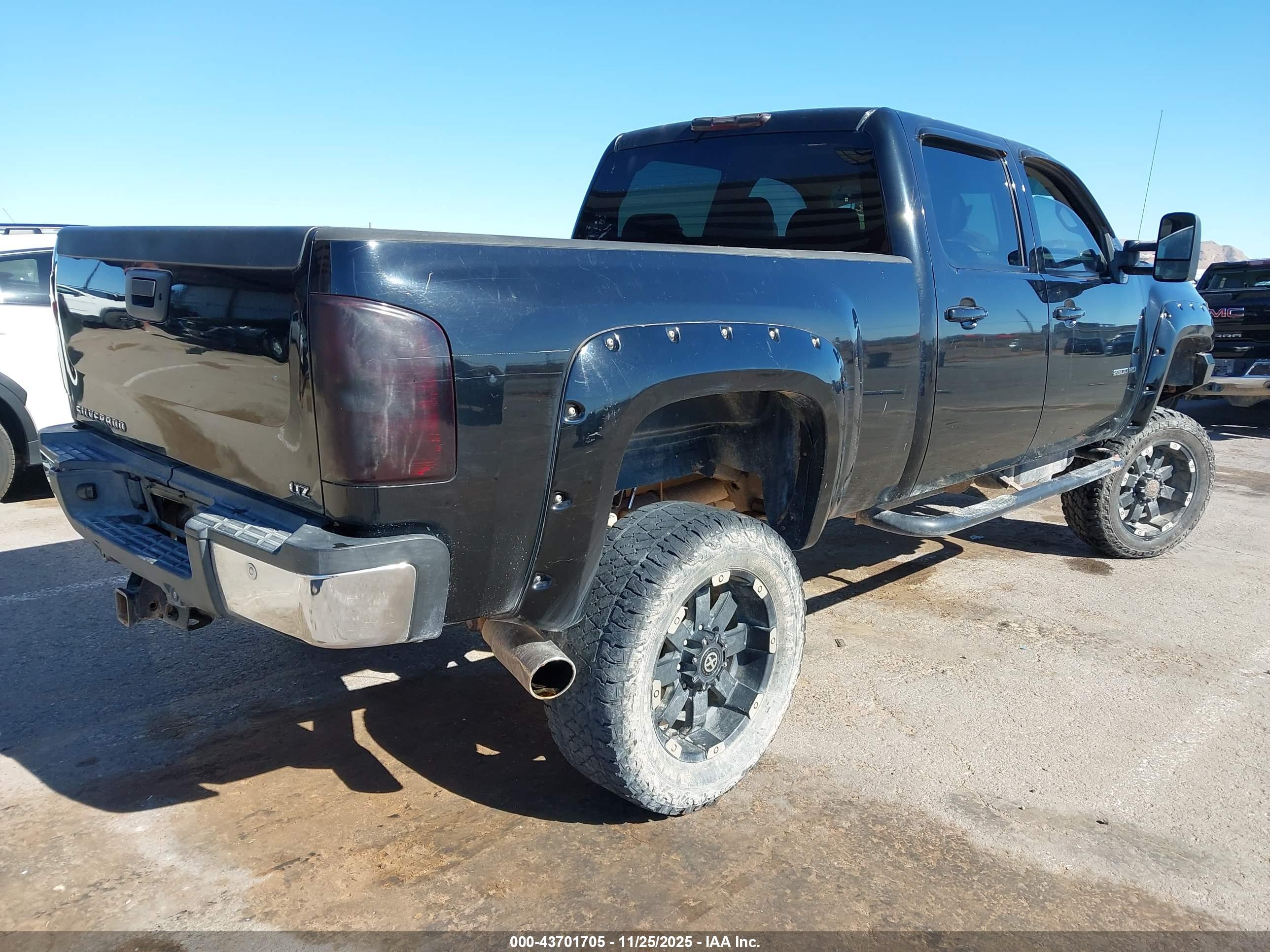 CHEVROLET SILVERADO image 4