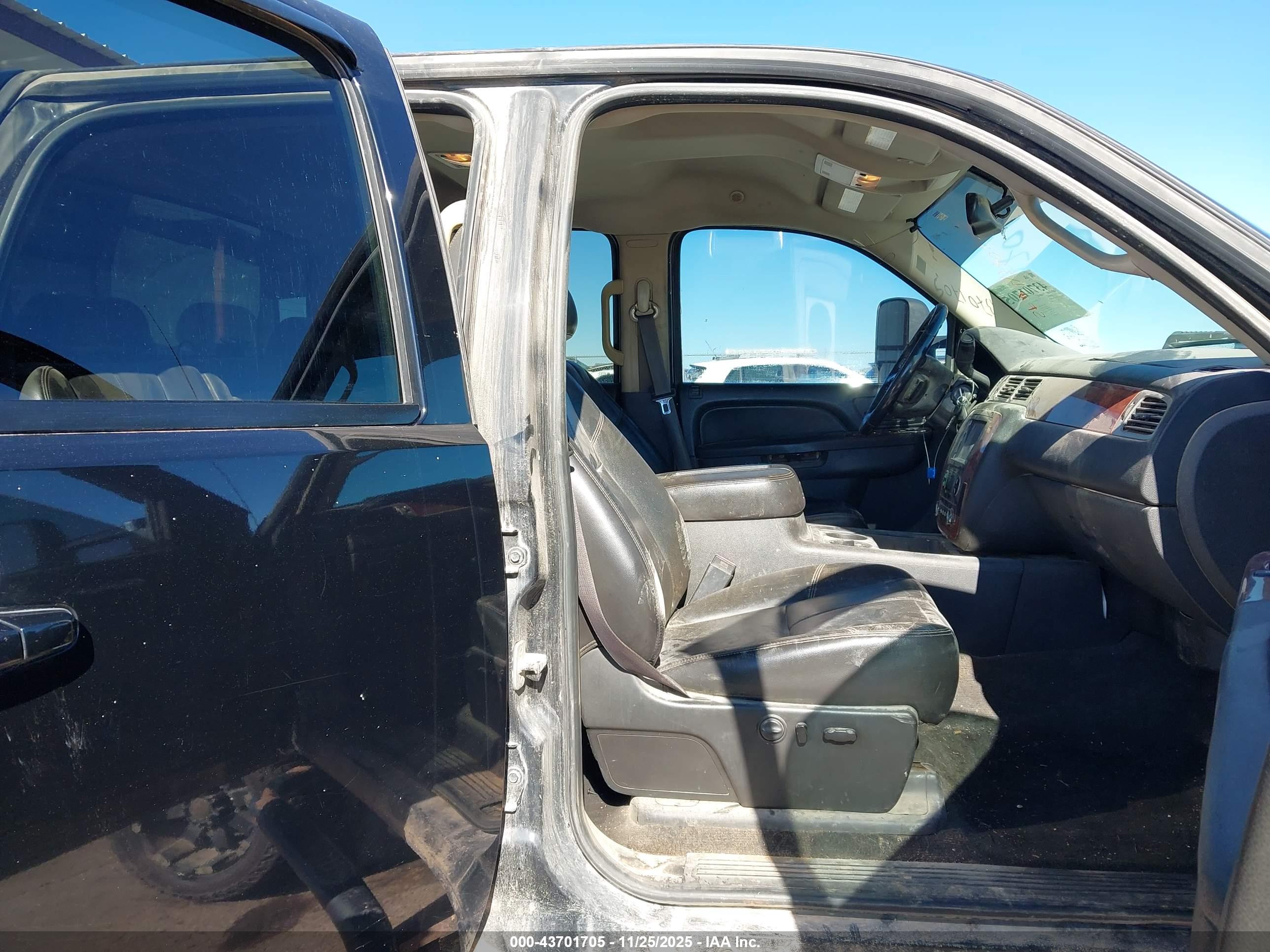 CHEVROLET SILVERADO image 5