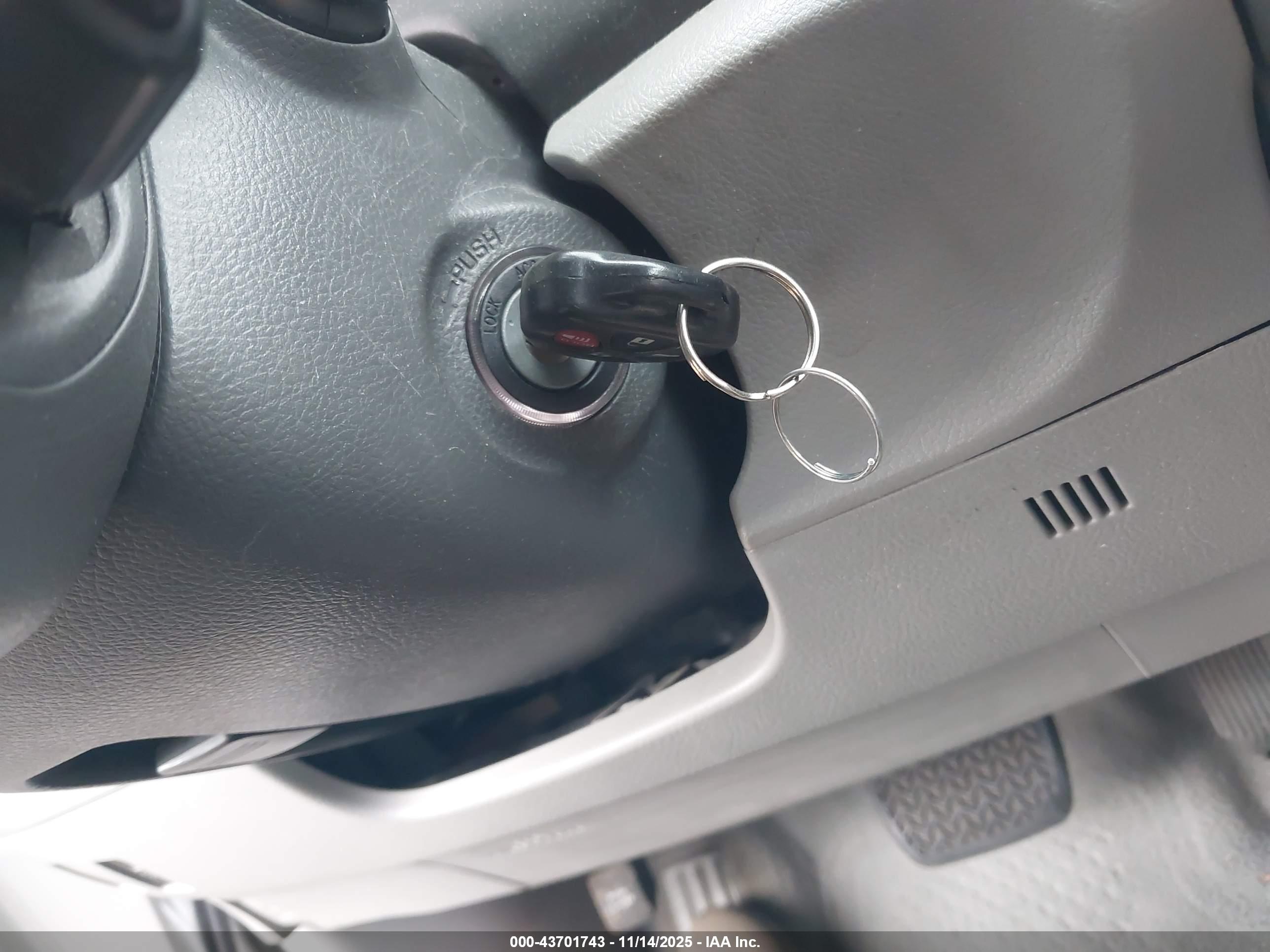 TOYOTA CAMRY image 11