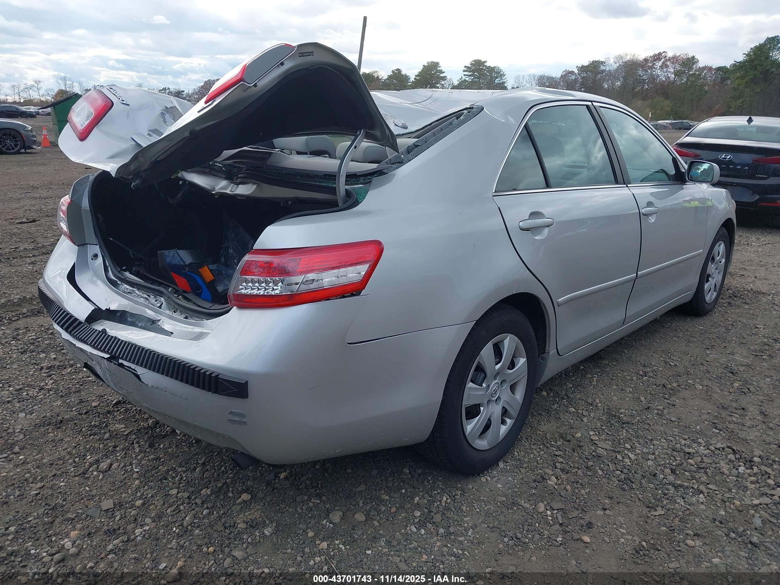 TOYOTA CAMRY image 4