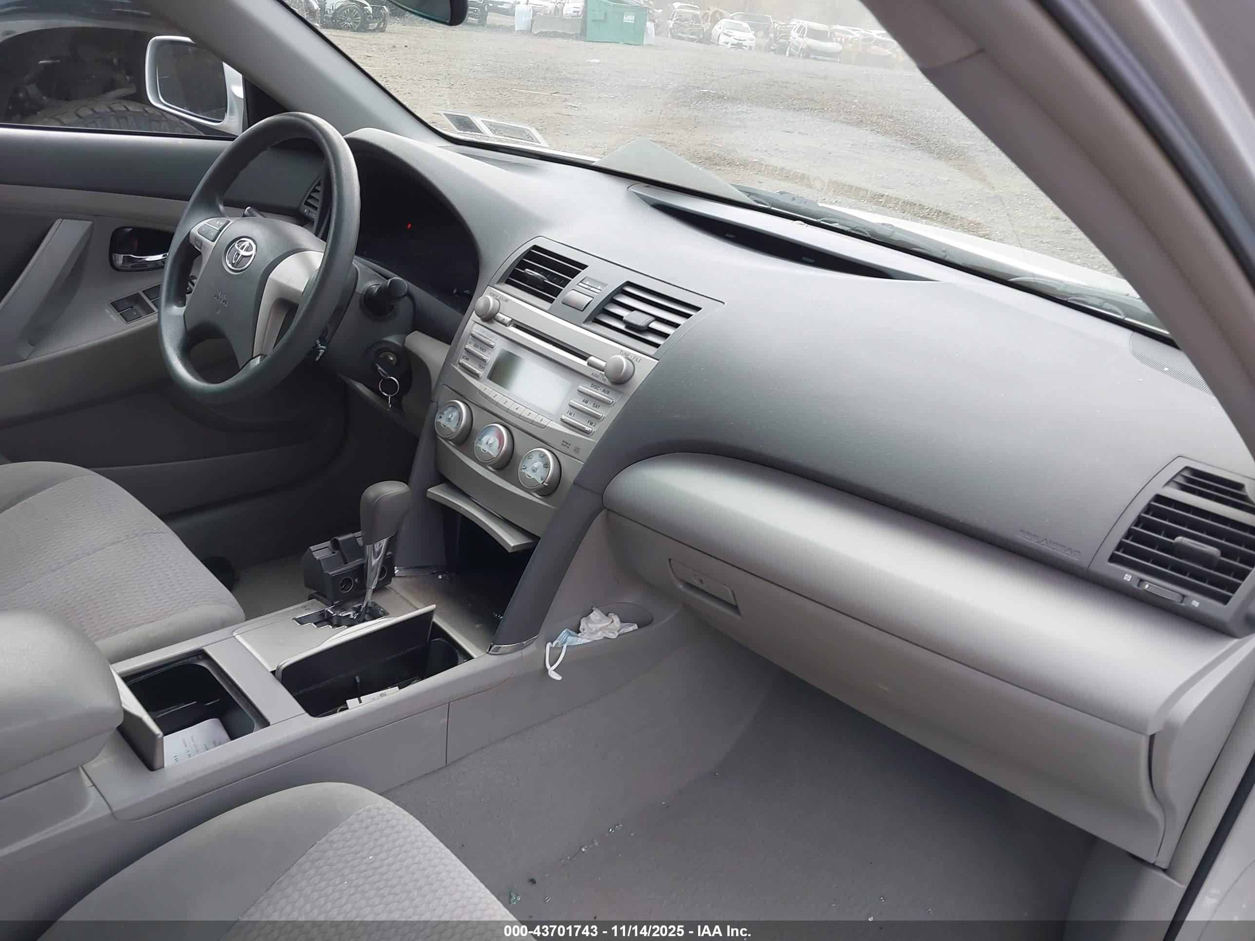 TOYOTA CAMRY image 5