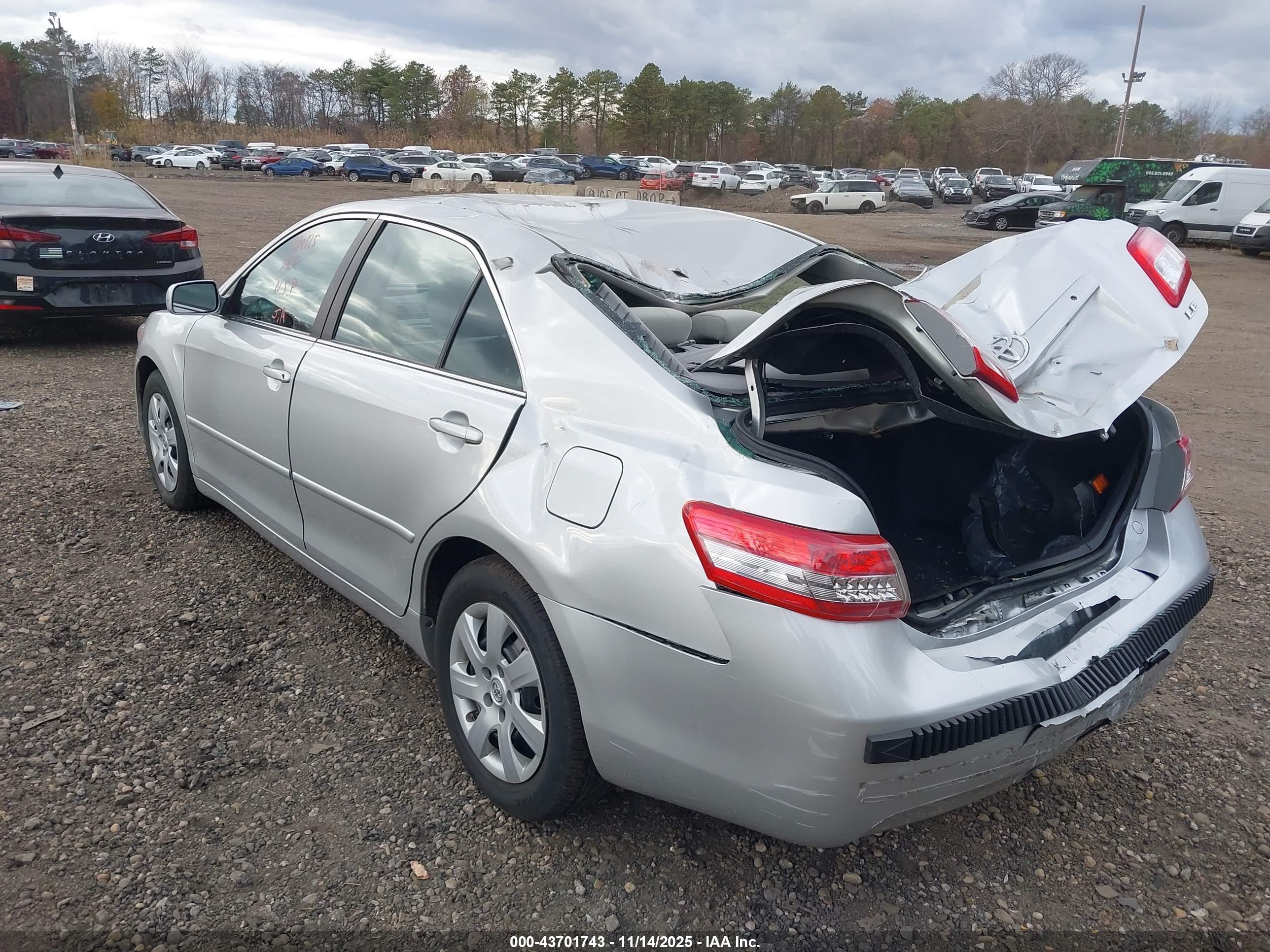 TOYOTA CAMRY image 6