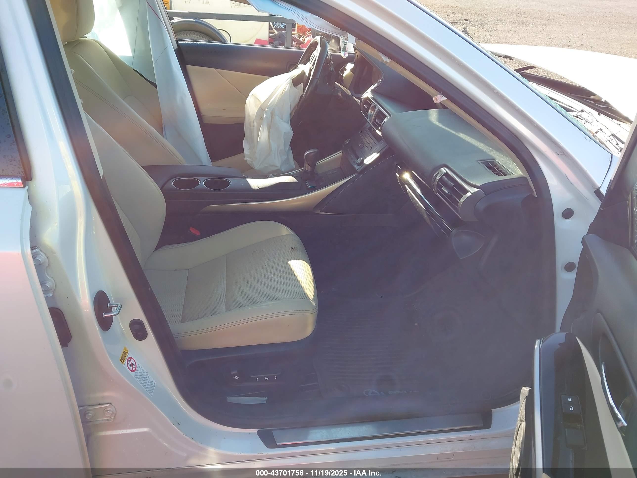 LEXUS IS image 5
