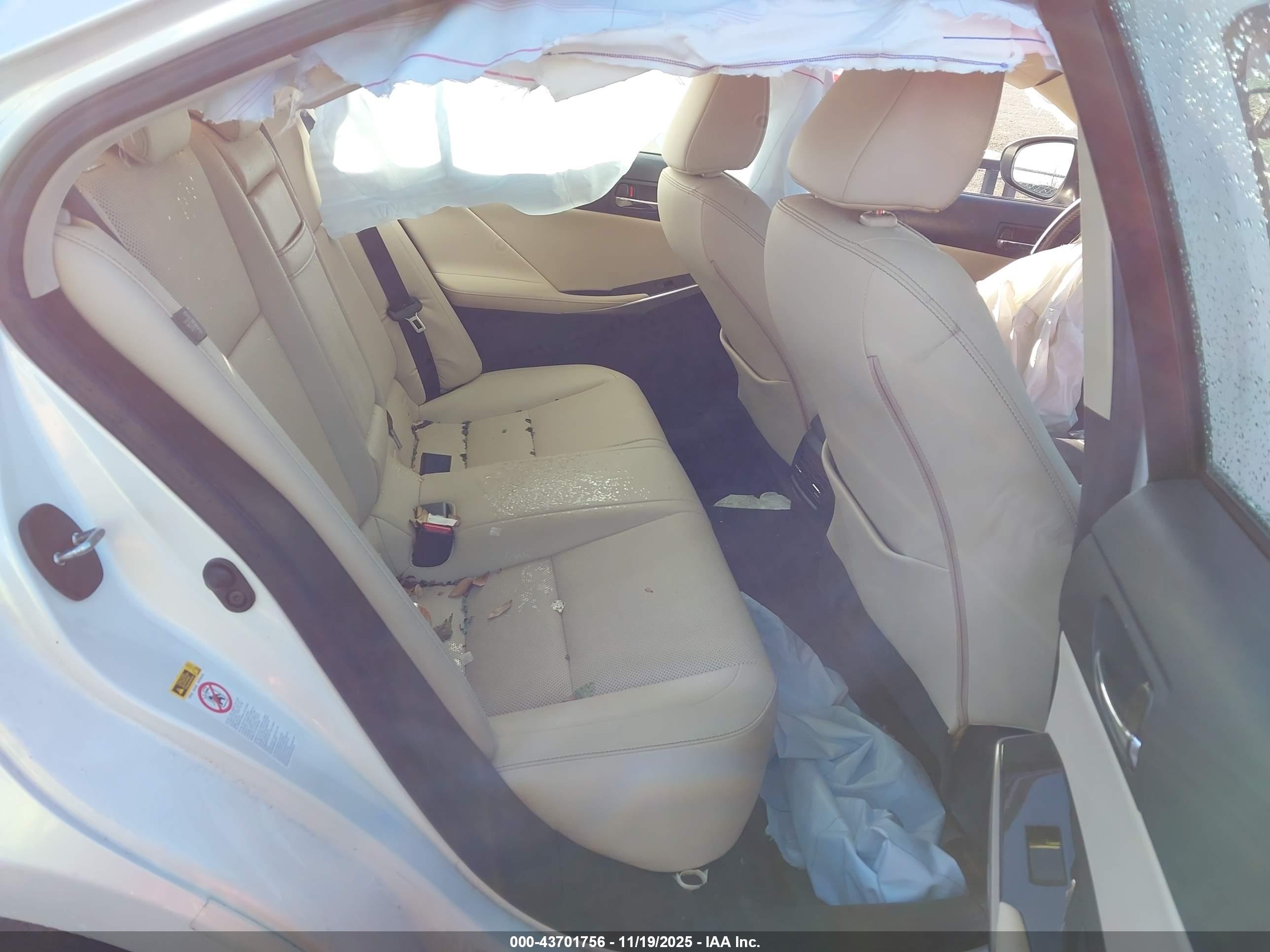 LEXUS IS image 8