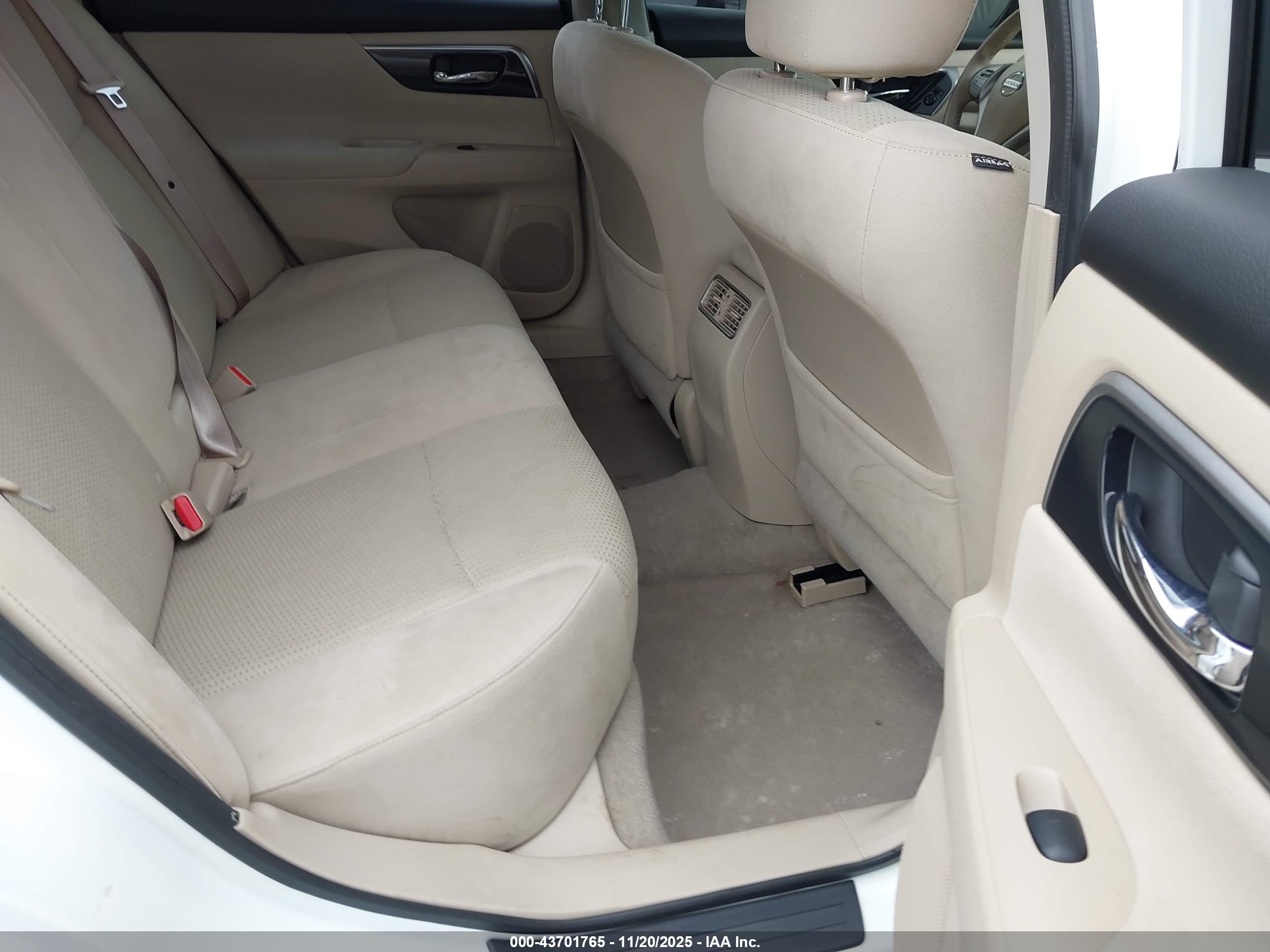 NISSAN ALTIMA image 8