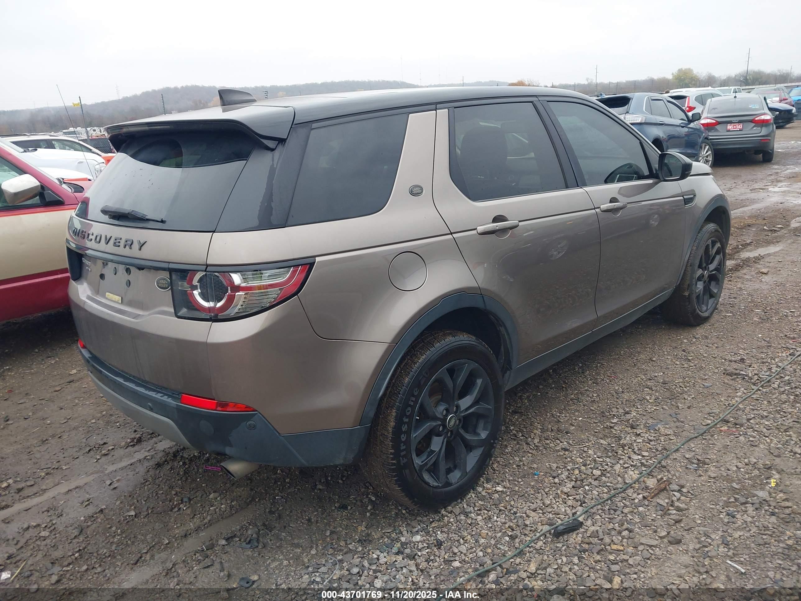 LAND ROVER image 4