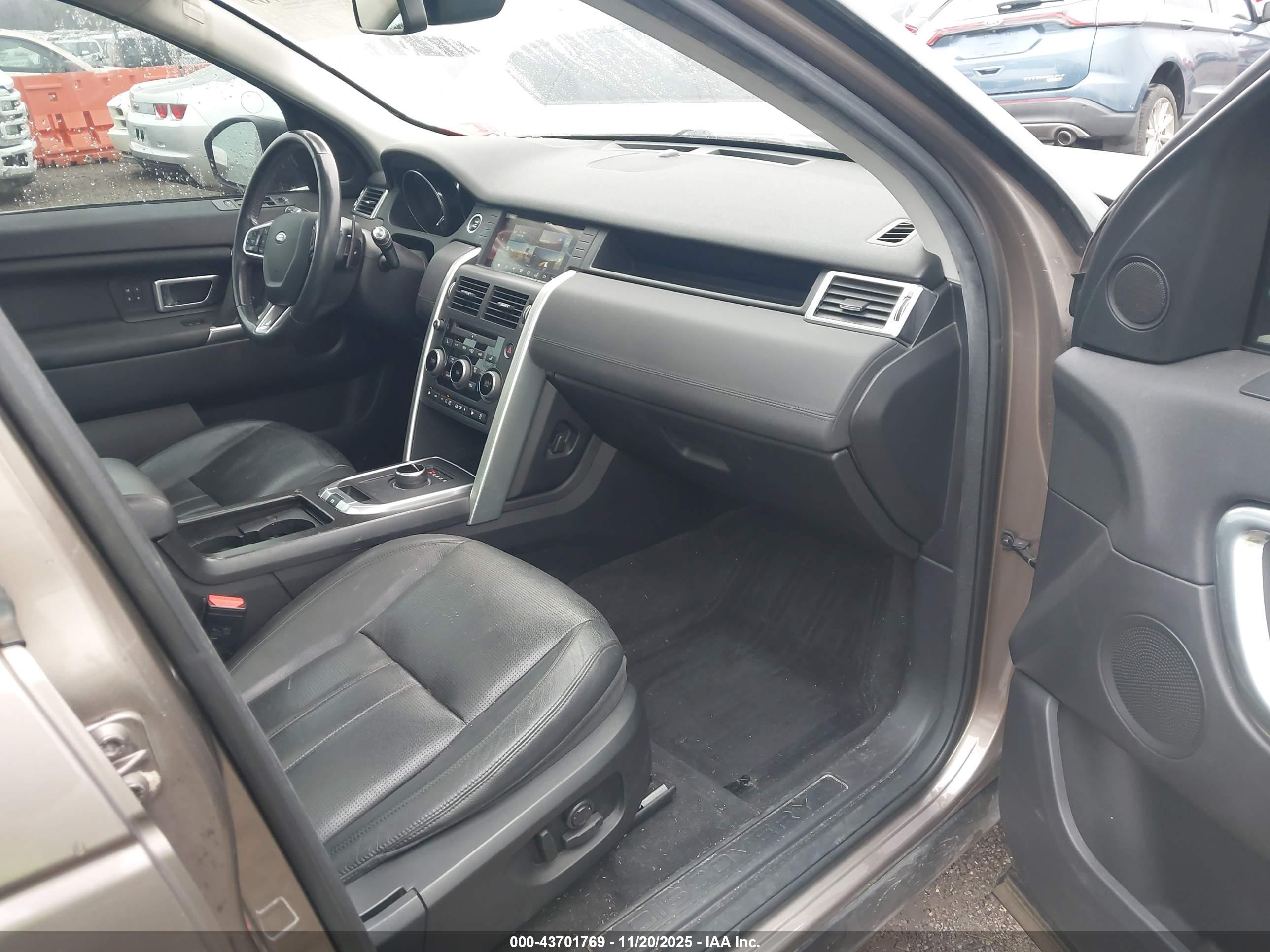LAND ROVER image 5