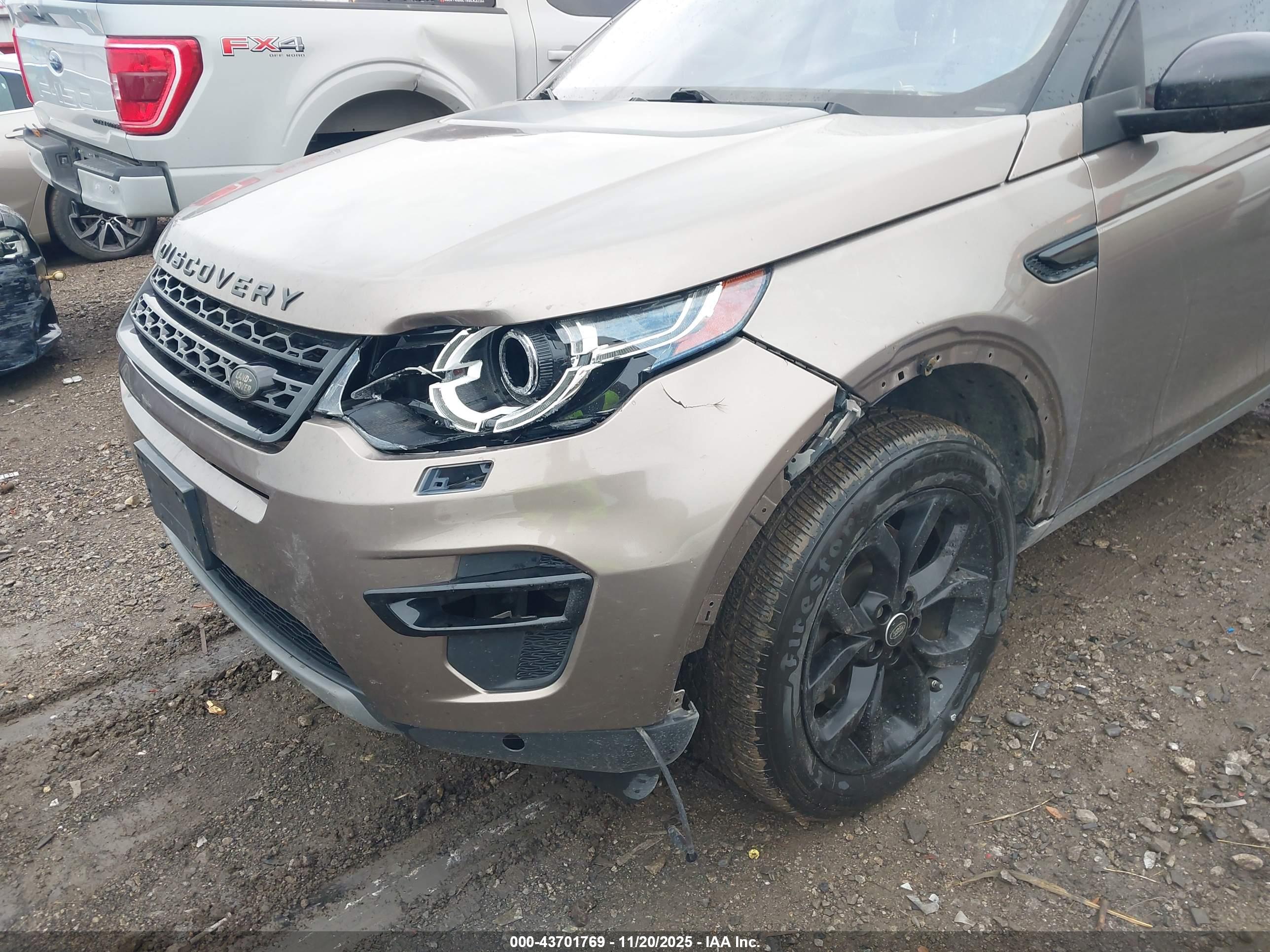 LAND ROVER image 6