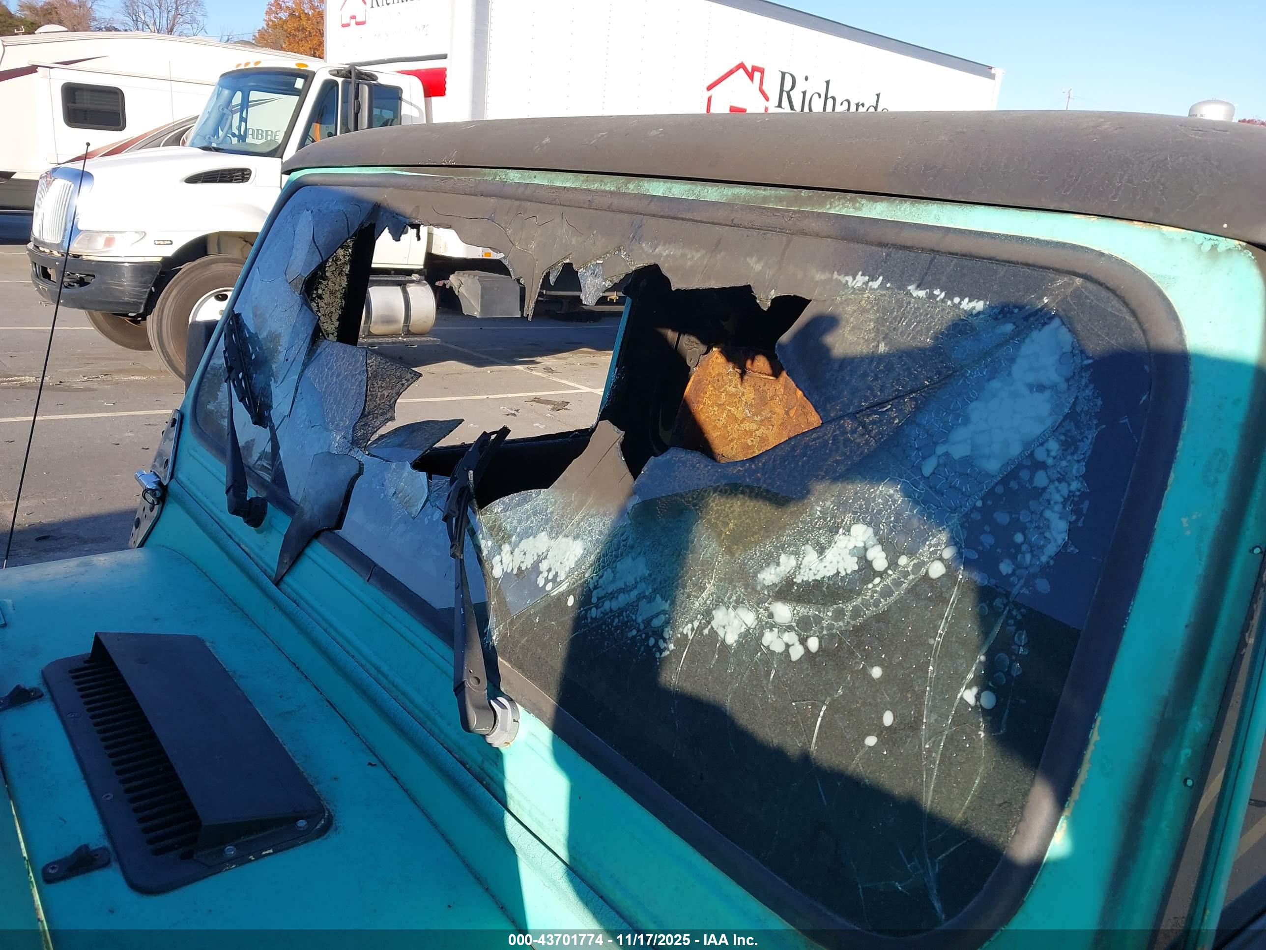 JEEP WRANGLER image 6
