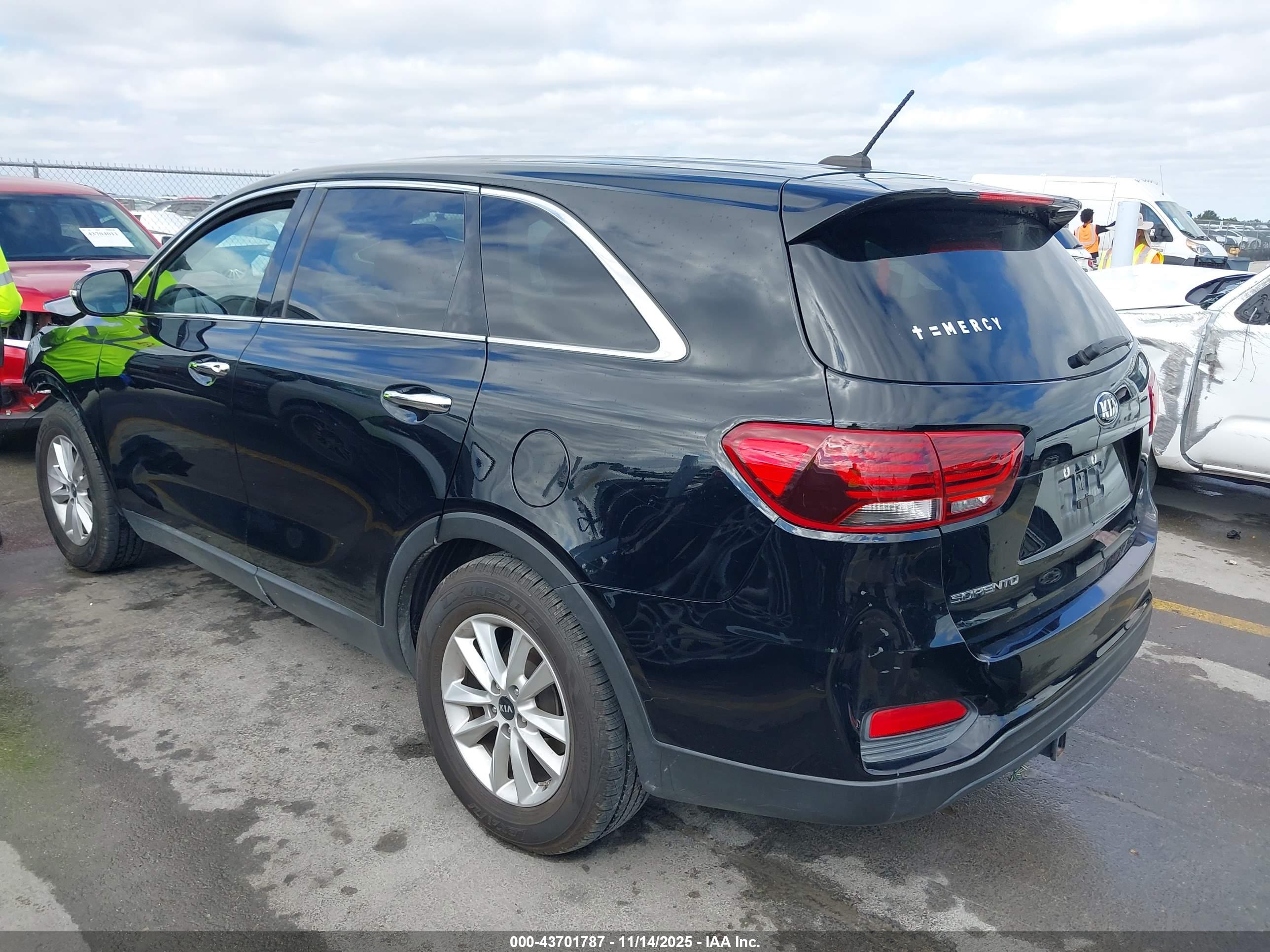 KIA SORENTO image 3