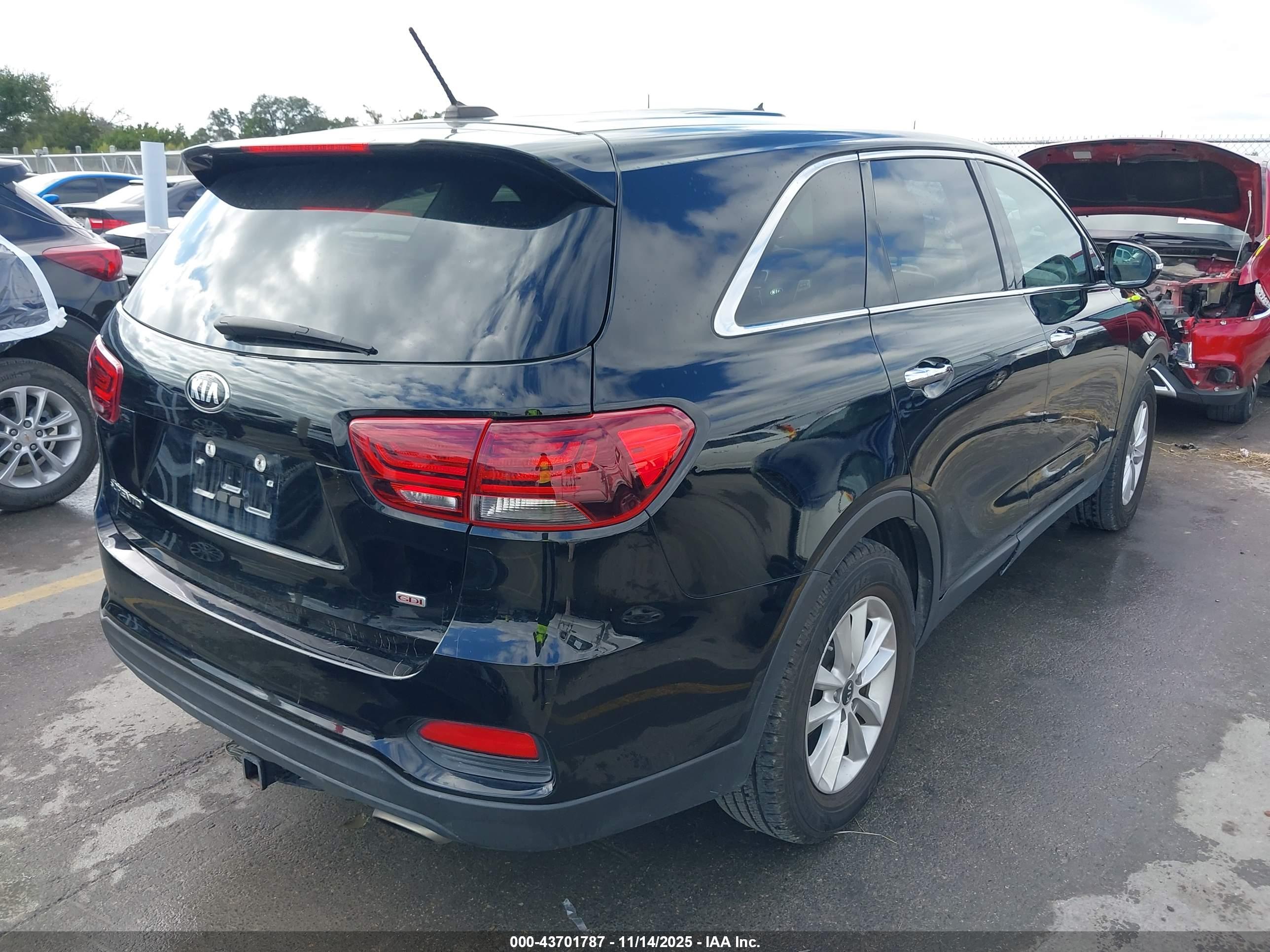 KIA SORENTO image 4
