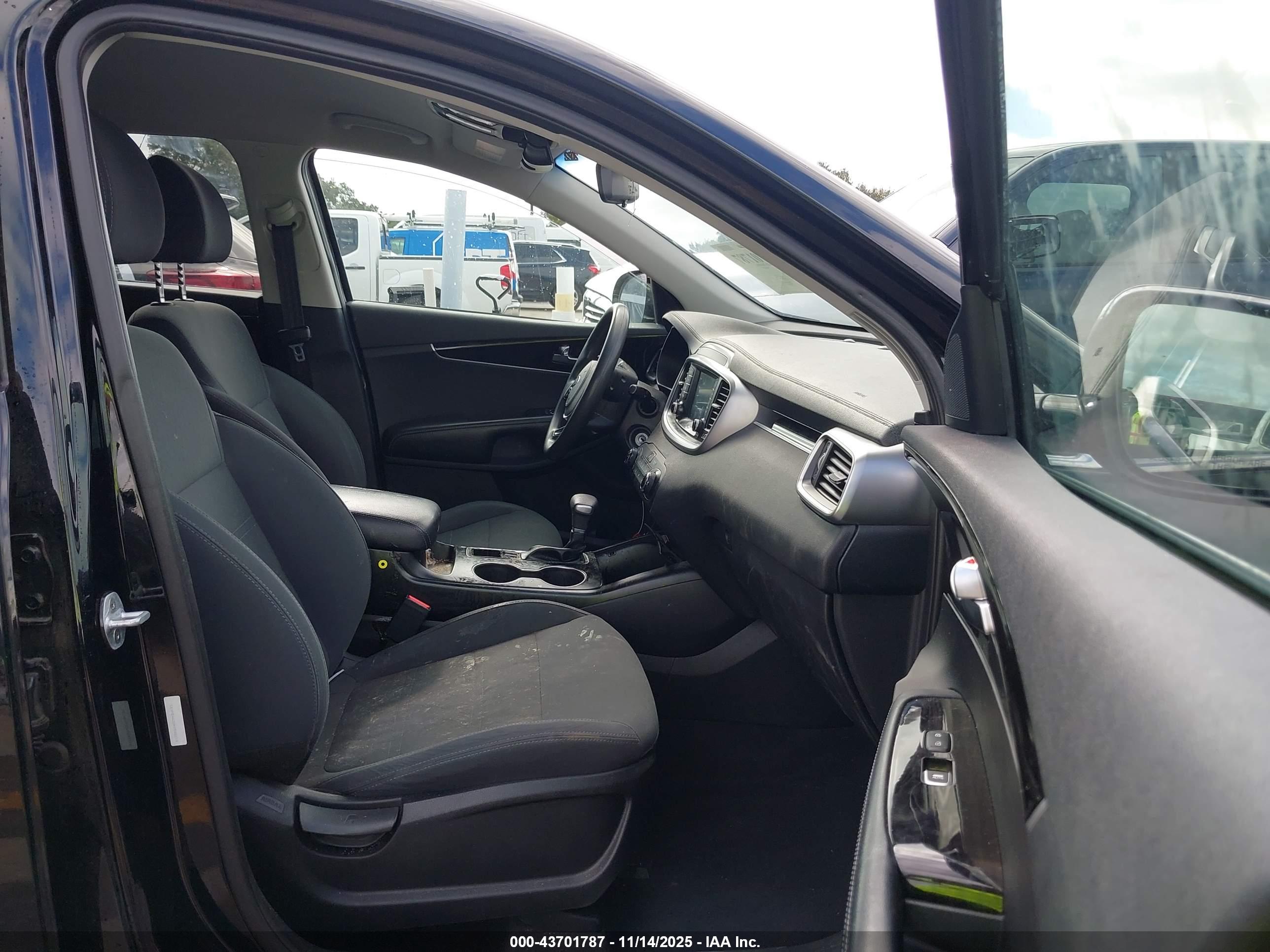 KIA SORENTO image 5