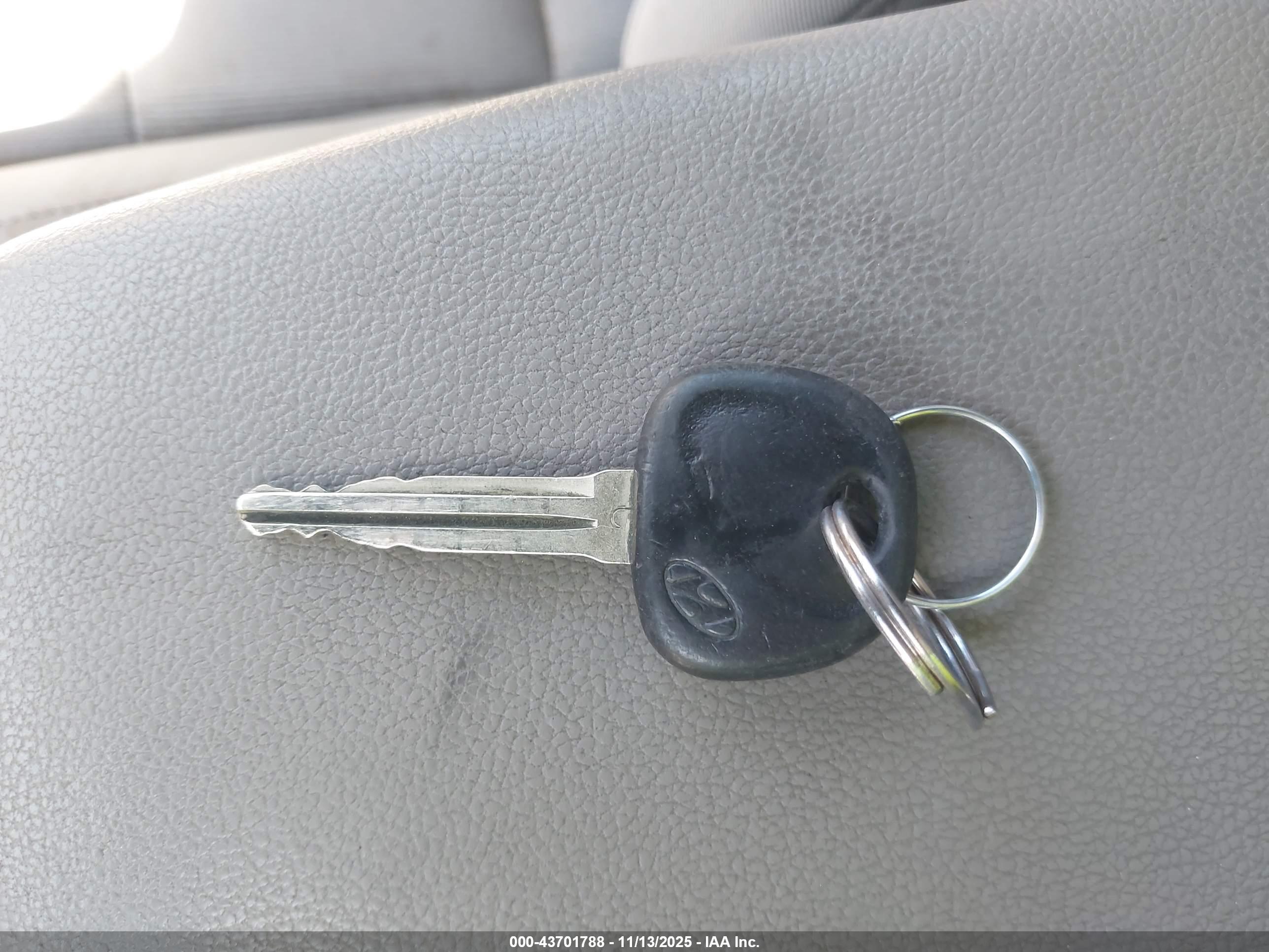 HYUNDAI ELANTRA image 11