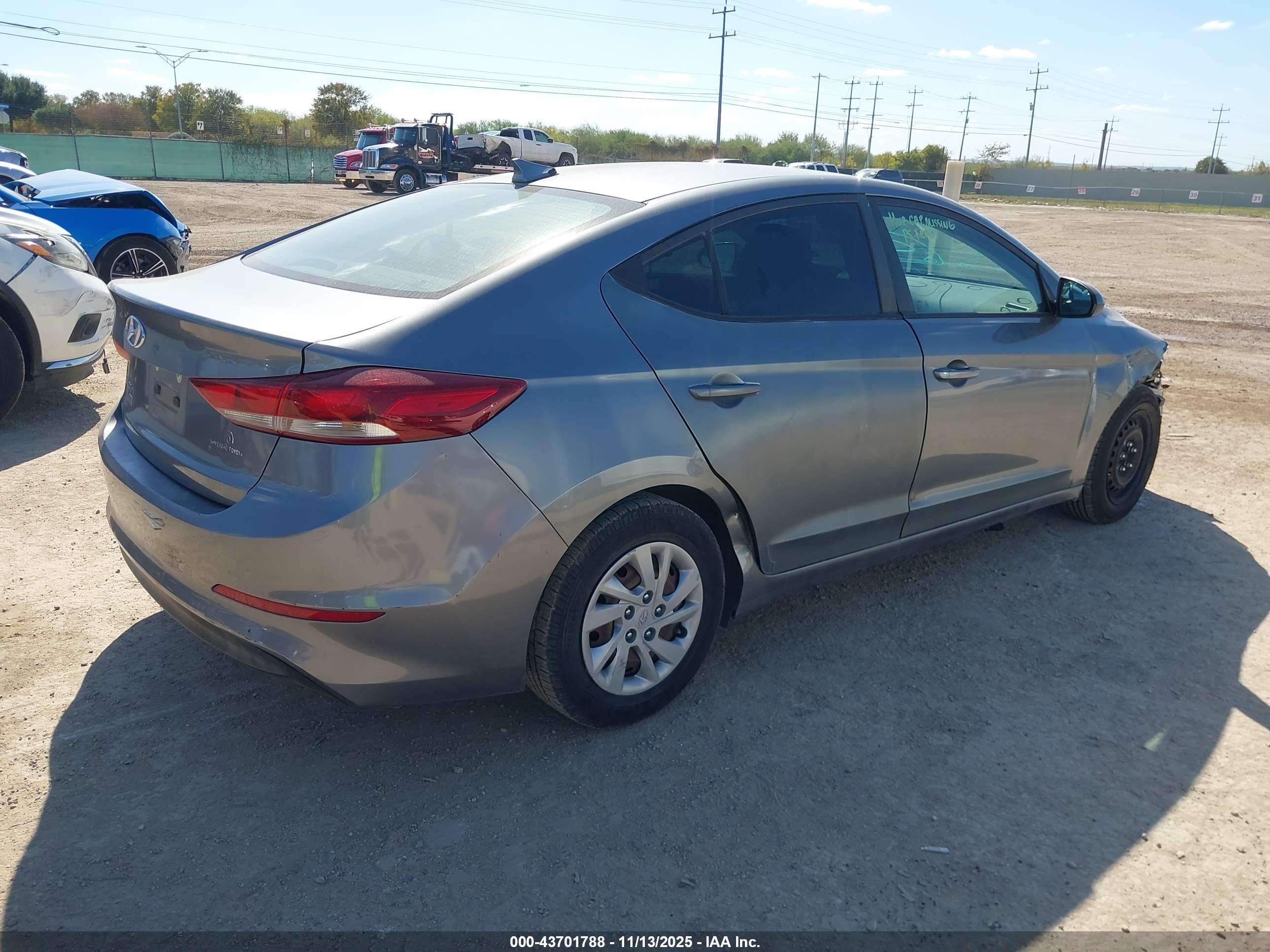 HYUNDAI ELANTRA image 4