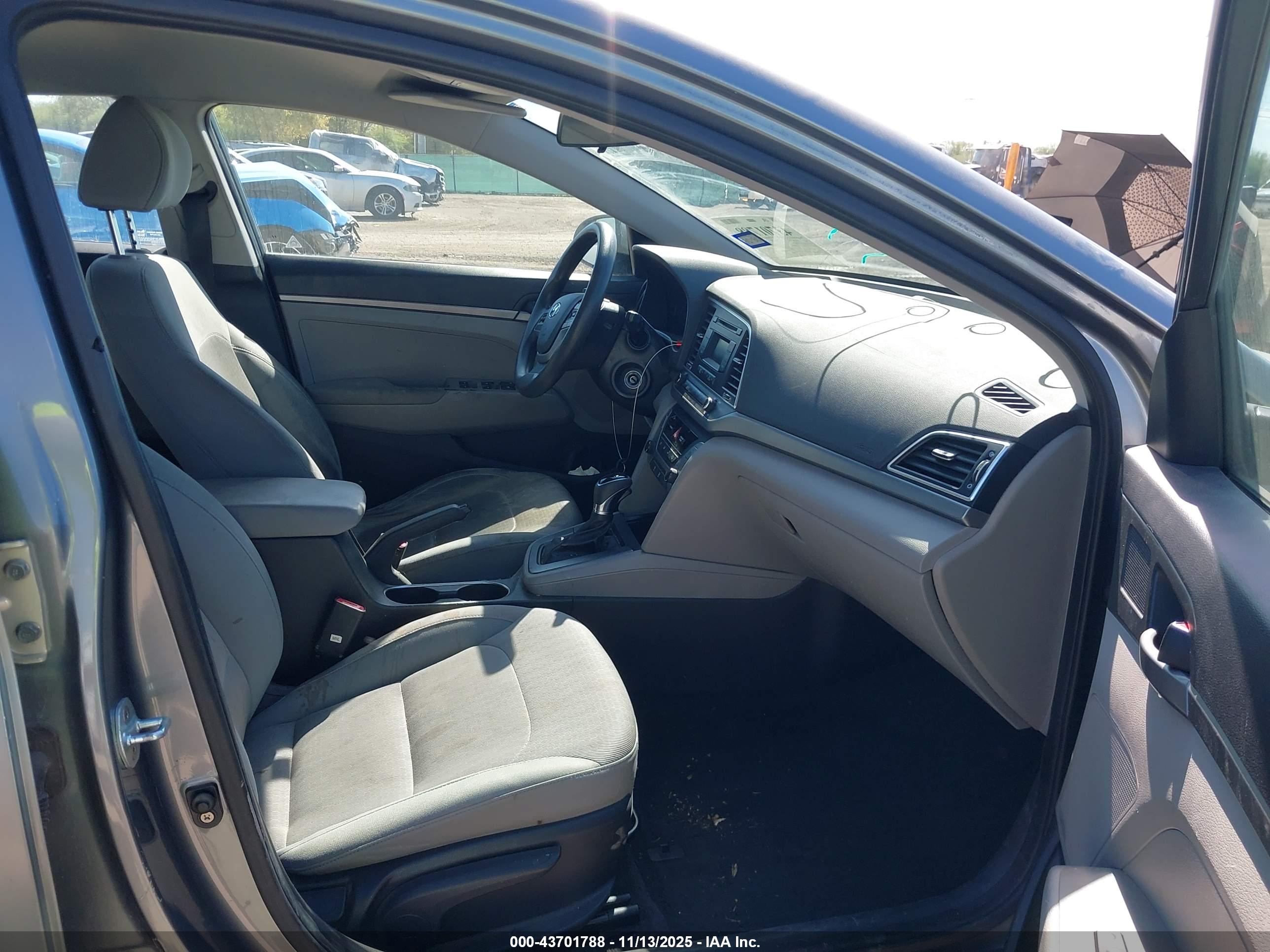 HYUNDAI ELANTRA image 5