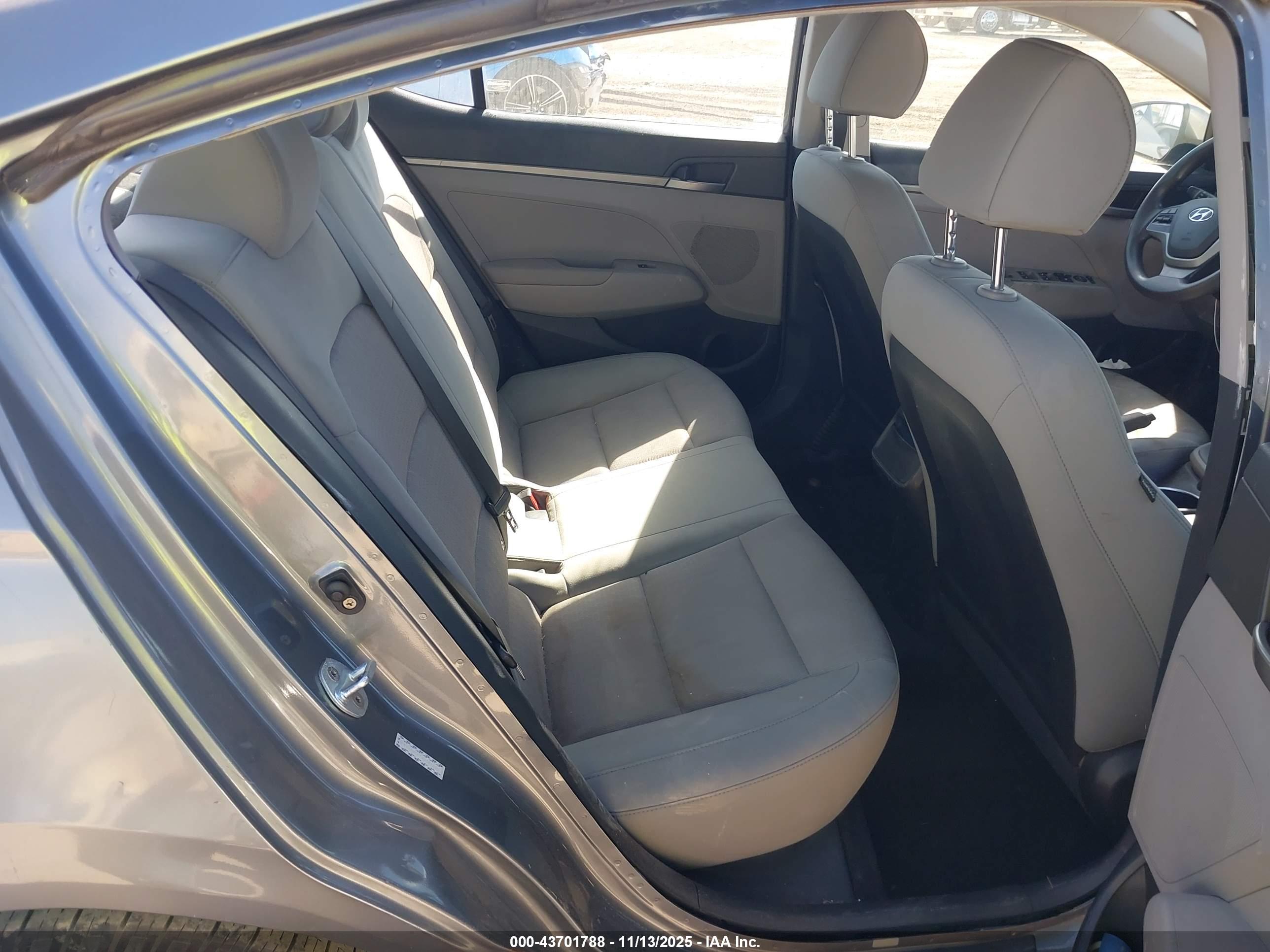 HYUNDAI ELANTRA image 8