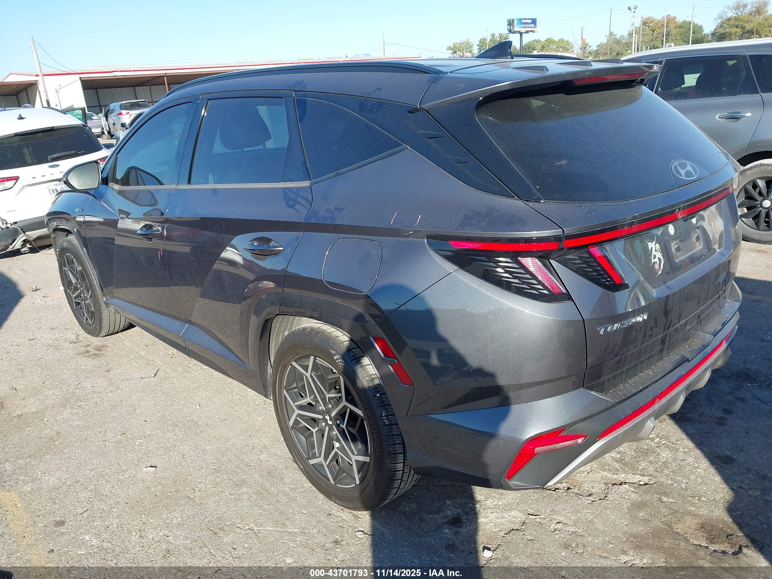 HYUNDAI TUCSON image 3