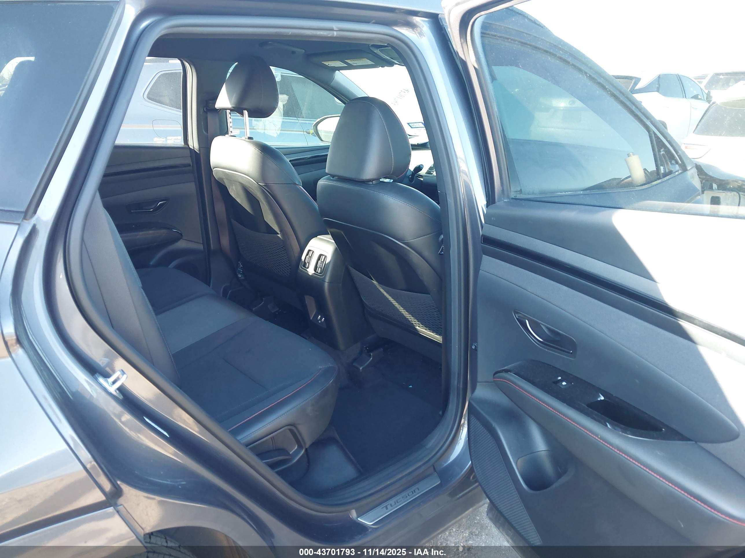 HYUNDAI TUCSON image 8